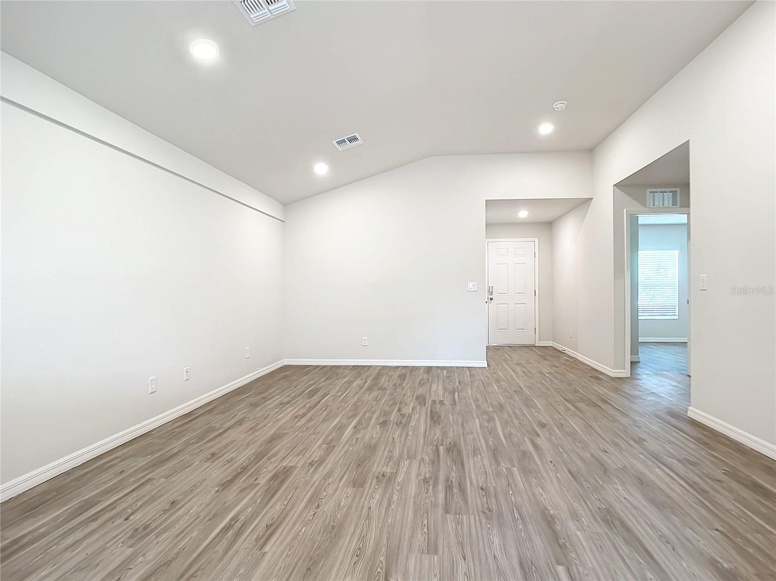 Image 6 of 27 For 11050 Reims Avenue