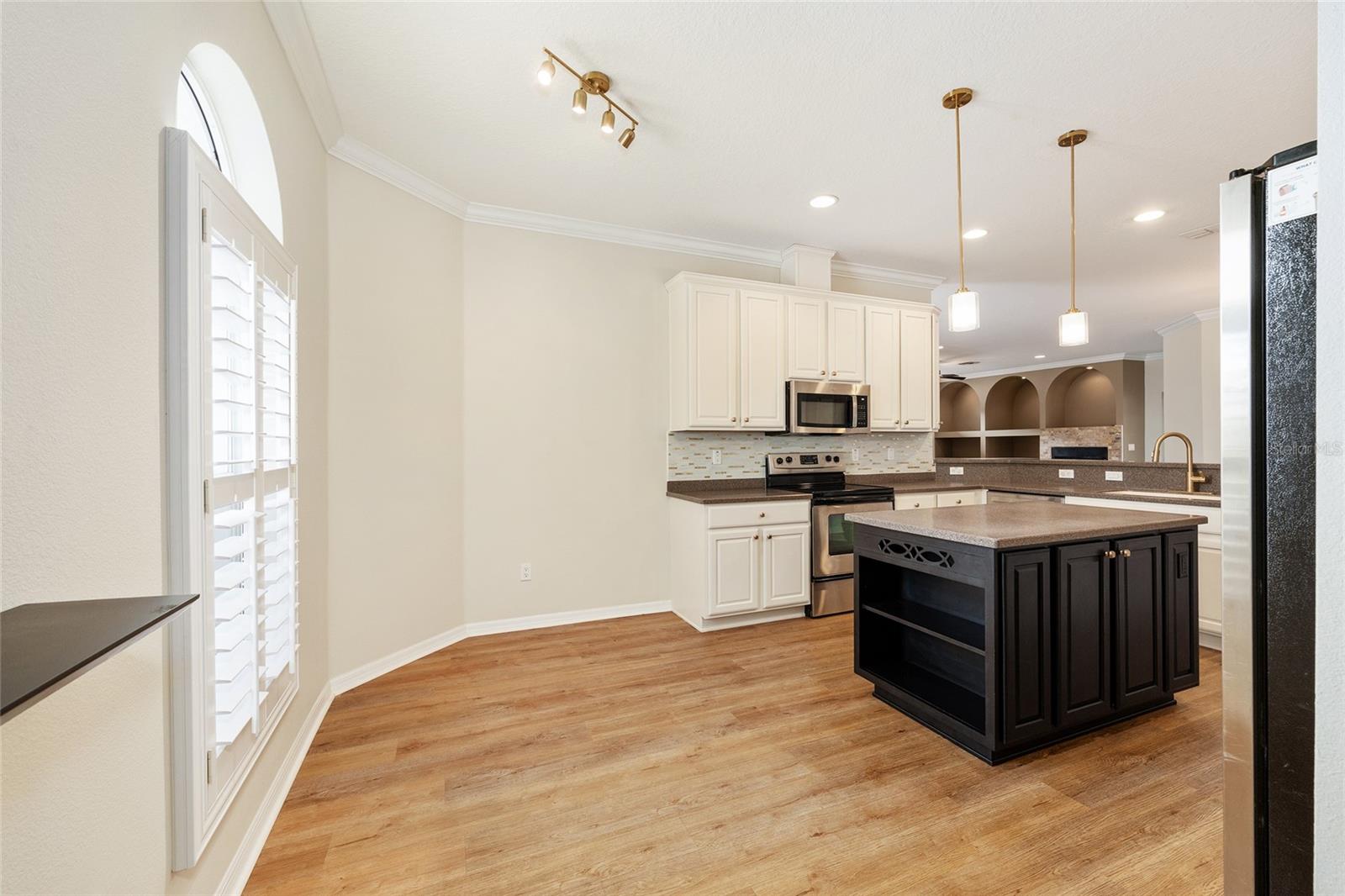 Image 16 of 56 For 6510 50th Court