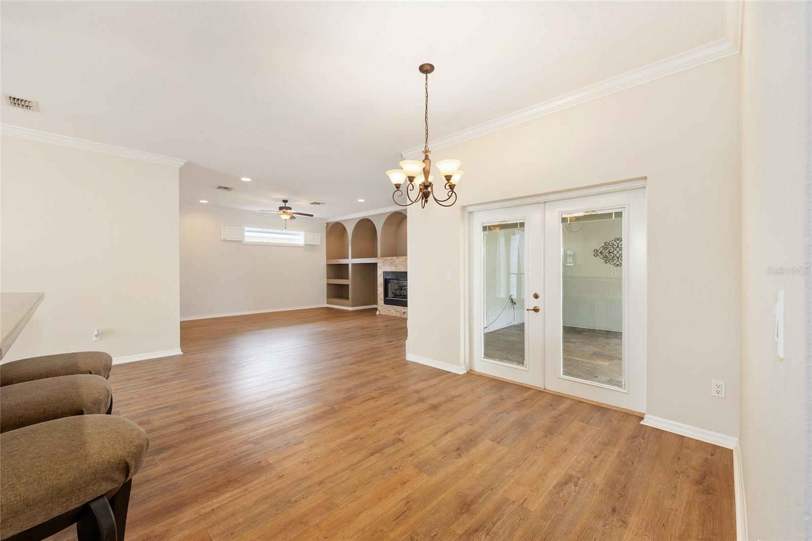 Image 19 of 56 For 6510 50th Court