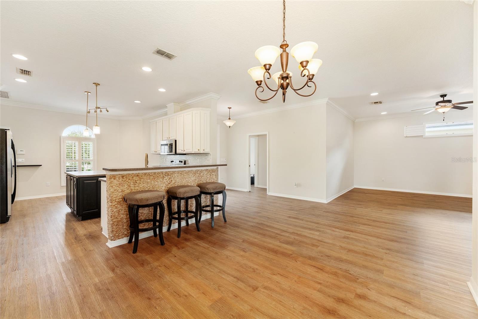 Image 20 of 56 For 6510 50th Court