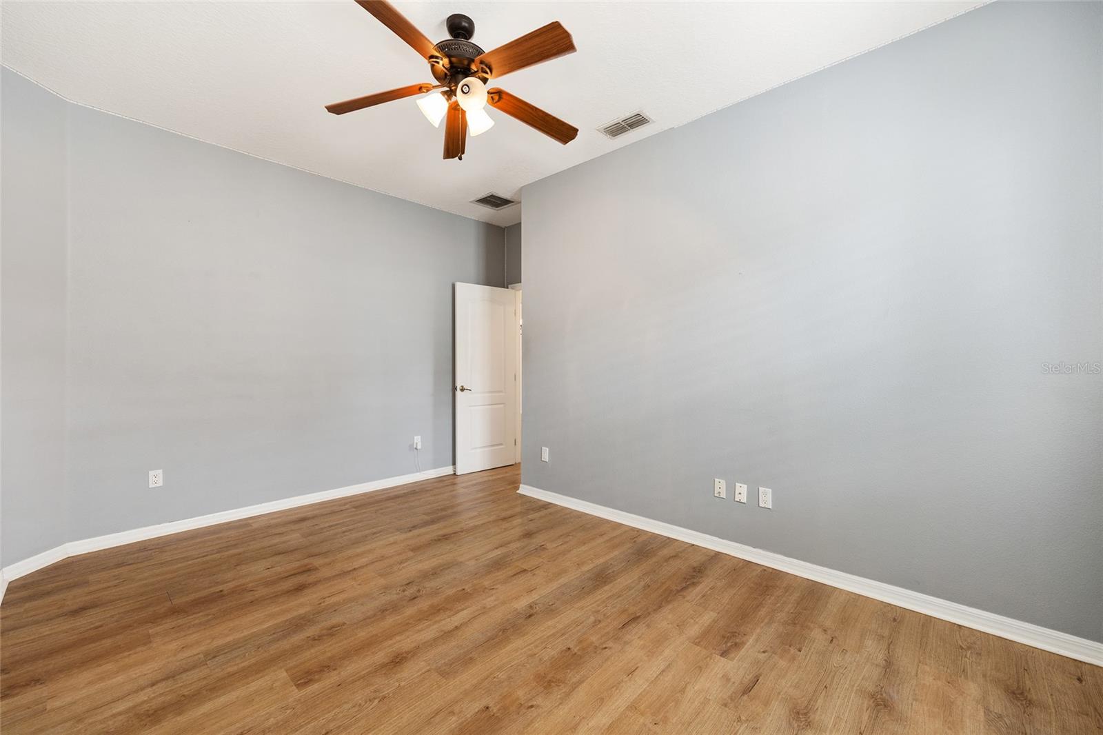 Image 26 of 56 For 6510 50th Court