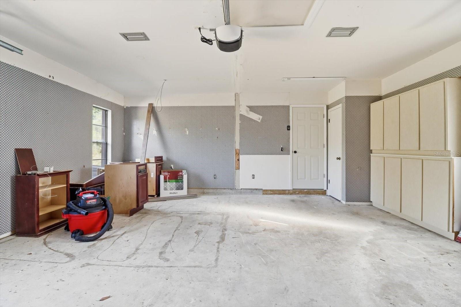 Image 33 of 47 For 9711 Monica Court