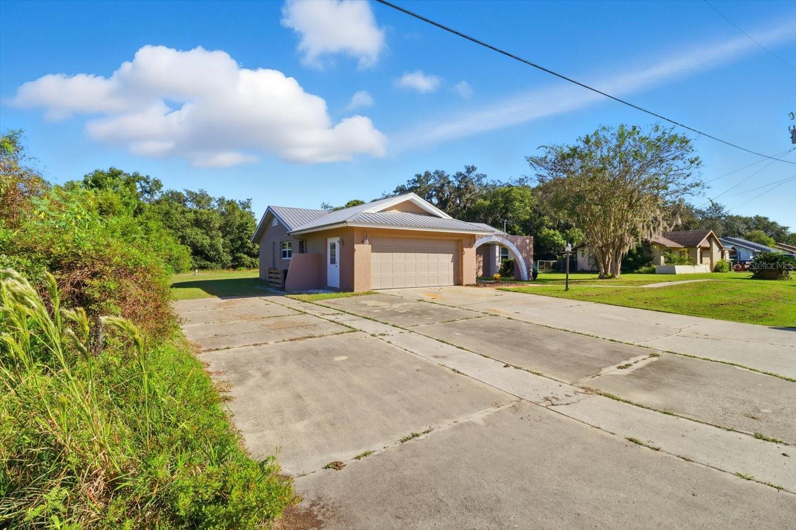 Image 4 of 47 For 9711 Monica Court