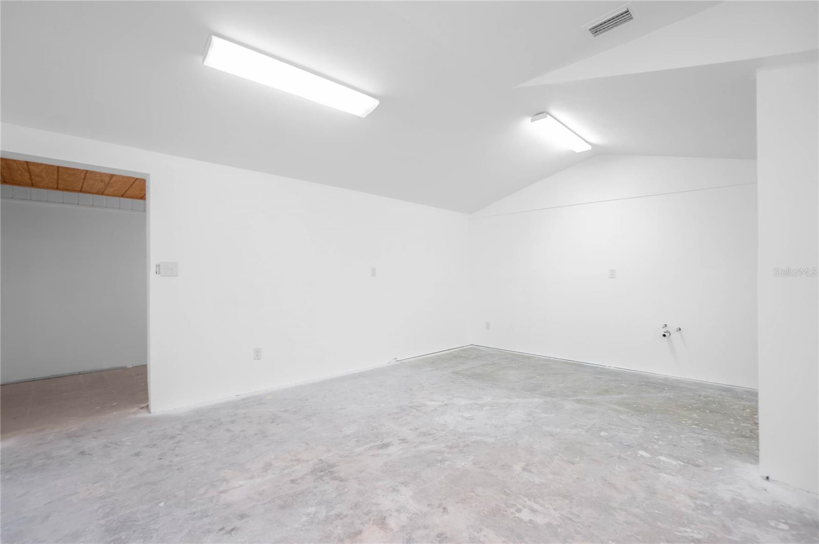 Image 20 of 47 For 708 6th Street