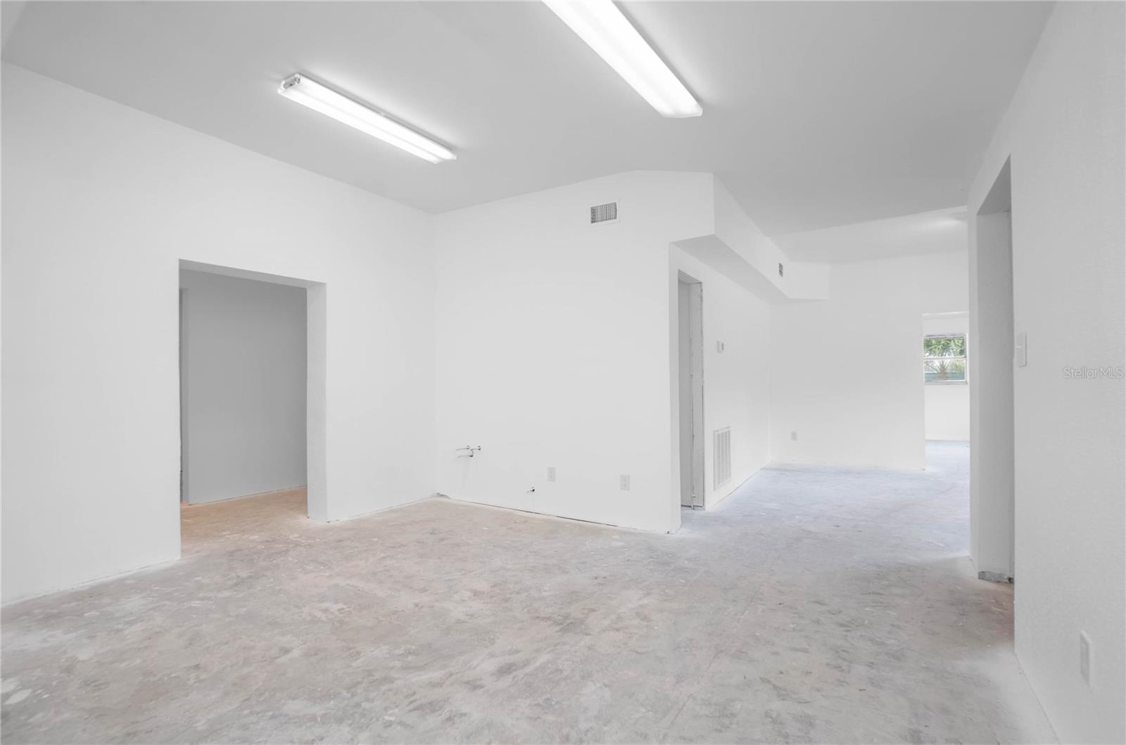 Image 22 of 47 For 708 6th Street