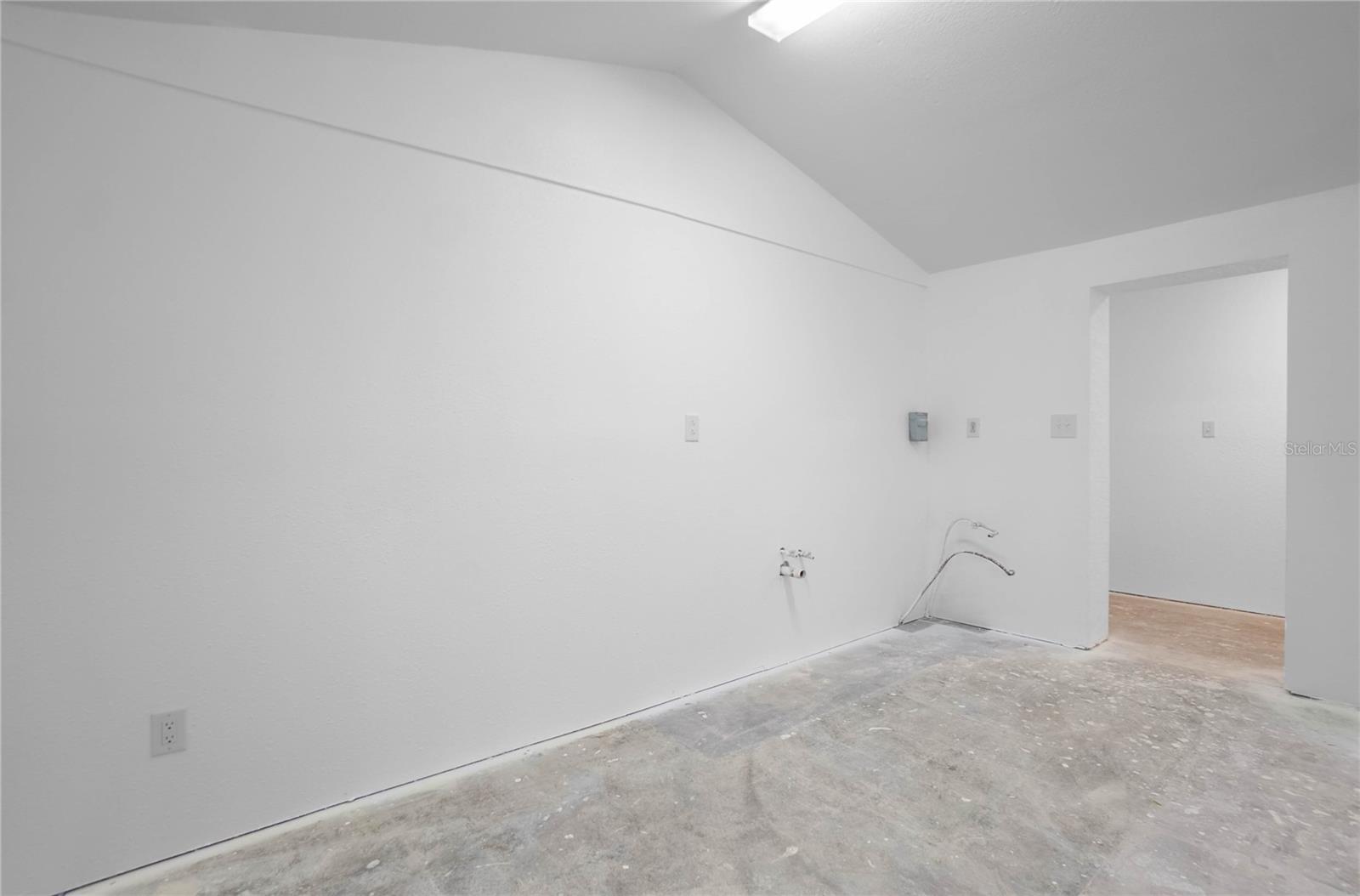 Image 23 of 47 For 708 6th Street