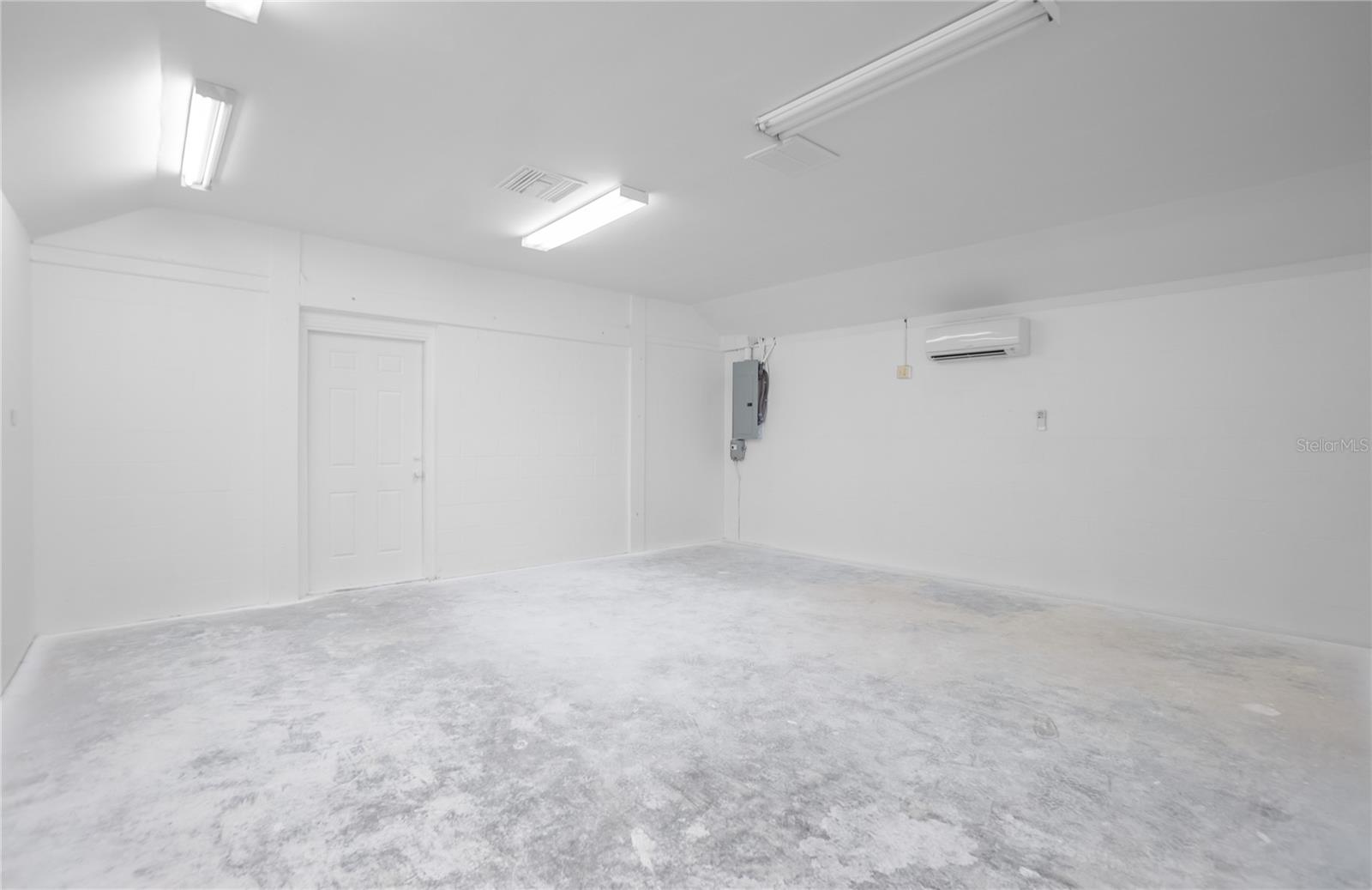 Image 26 of 47 For 708 6th Street