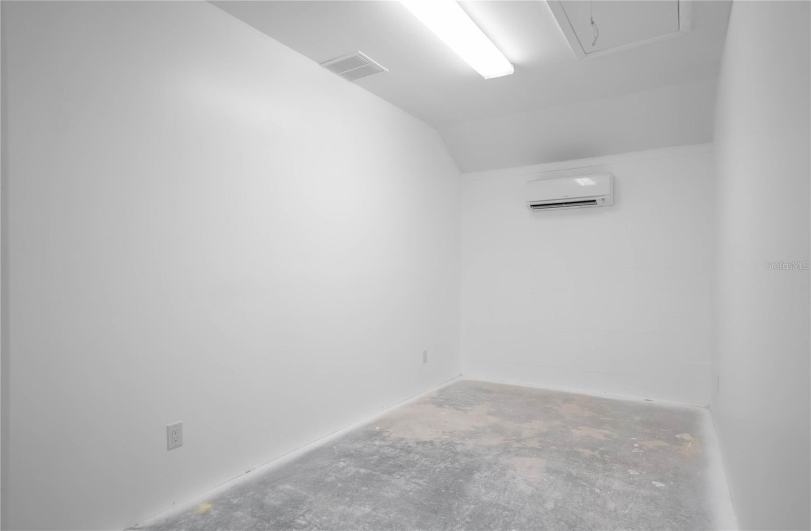 Image 29 of 47 For 708 6th Street