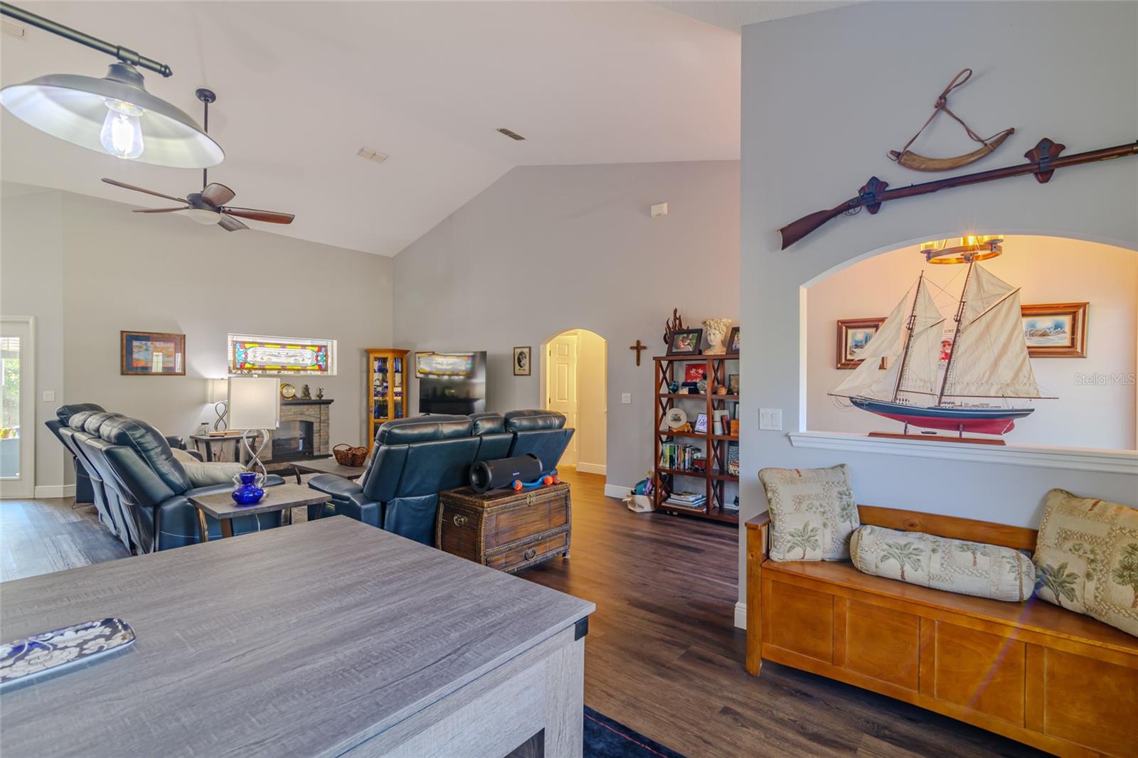 Image 23 of 53 For 18417 66th Loop