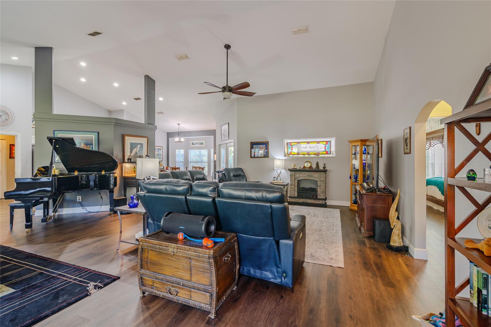 Image 36 of 53 For 18417 66th Loop