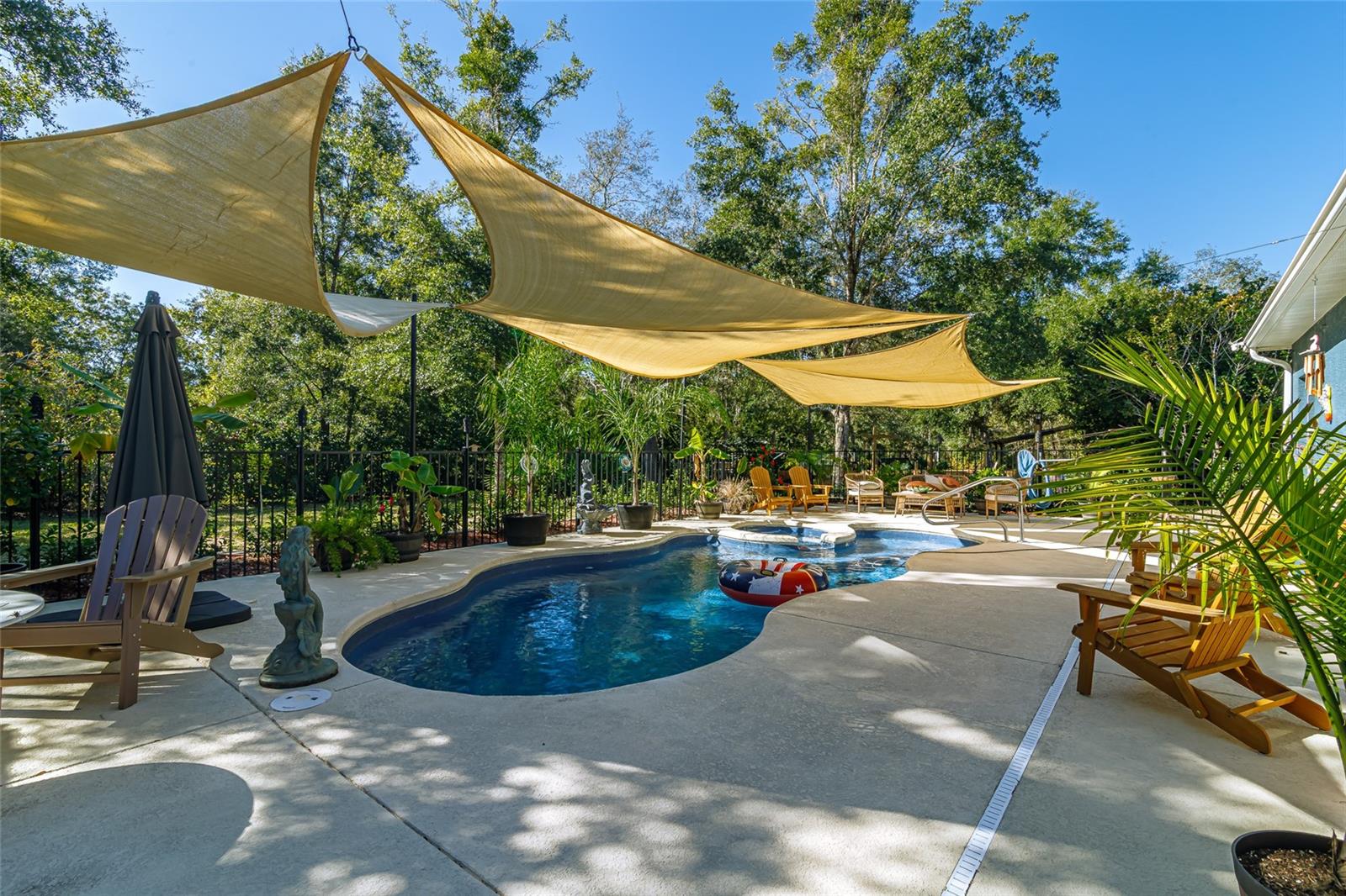 Image 42 of 53 For 18417 66th Loop