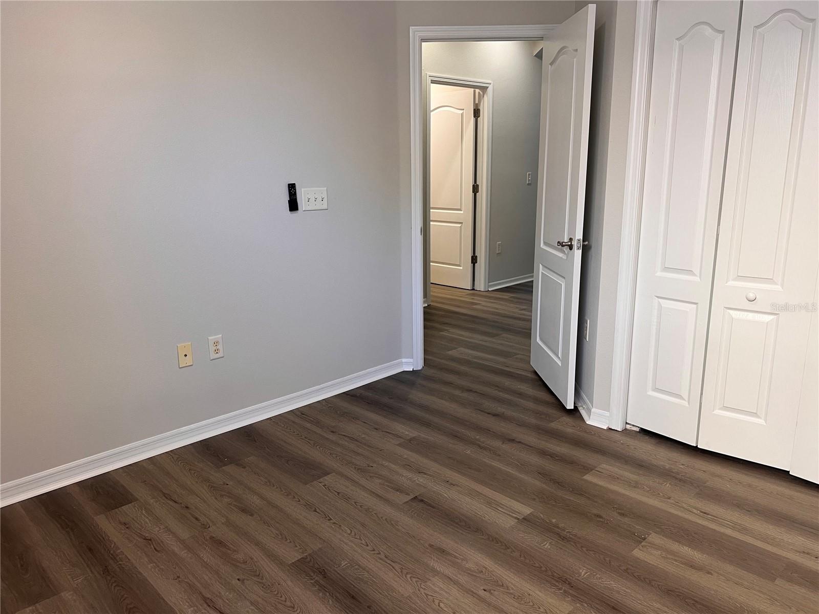 Image 21 of 26 For 1123 Napolean Way