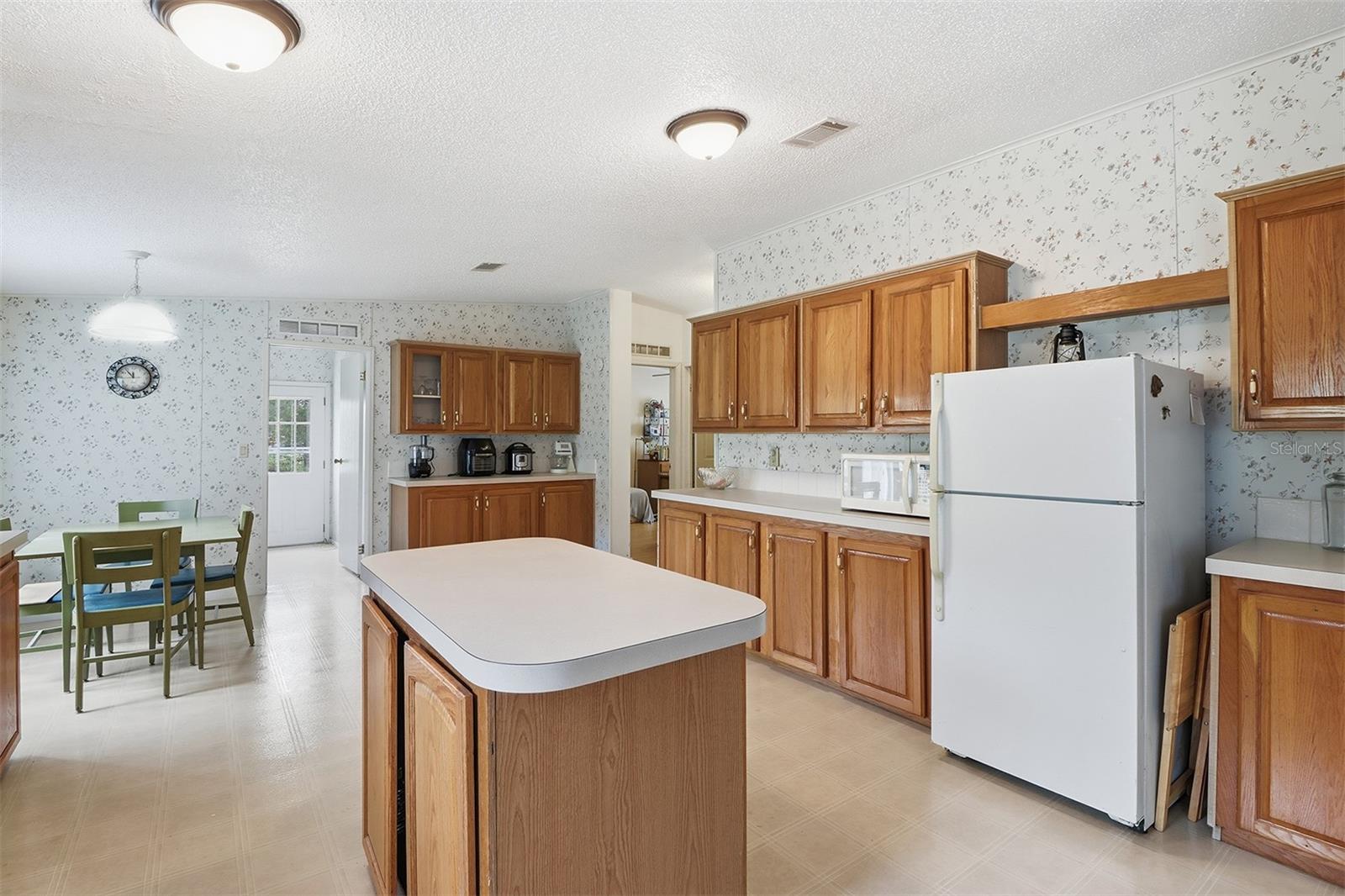 Listing photo id 13 for 16656 175th Terrace Road