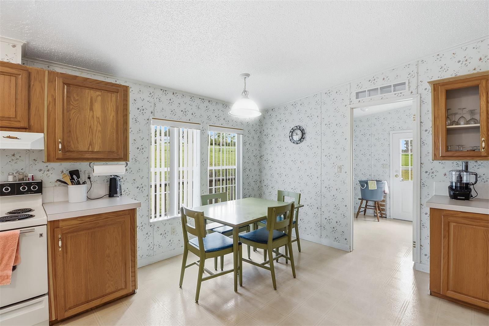 Listing photo id 15 for 16656 175th Terrace Road