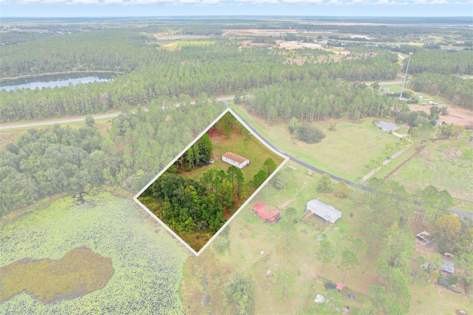 Listing photo id 0 for 16656 175th Terrace Road