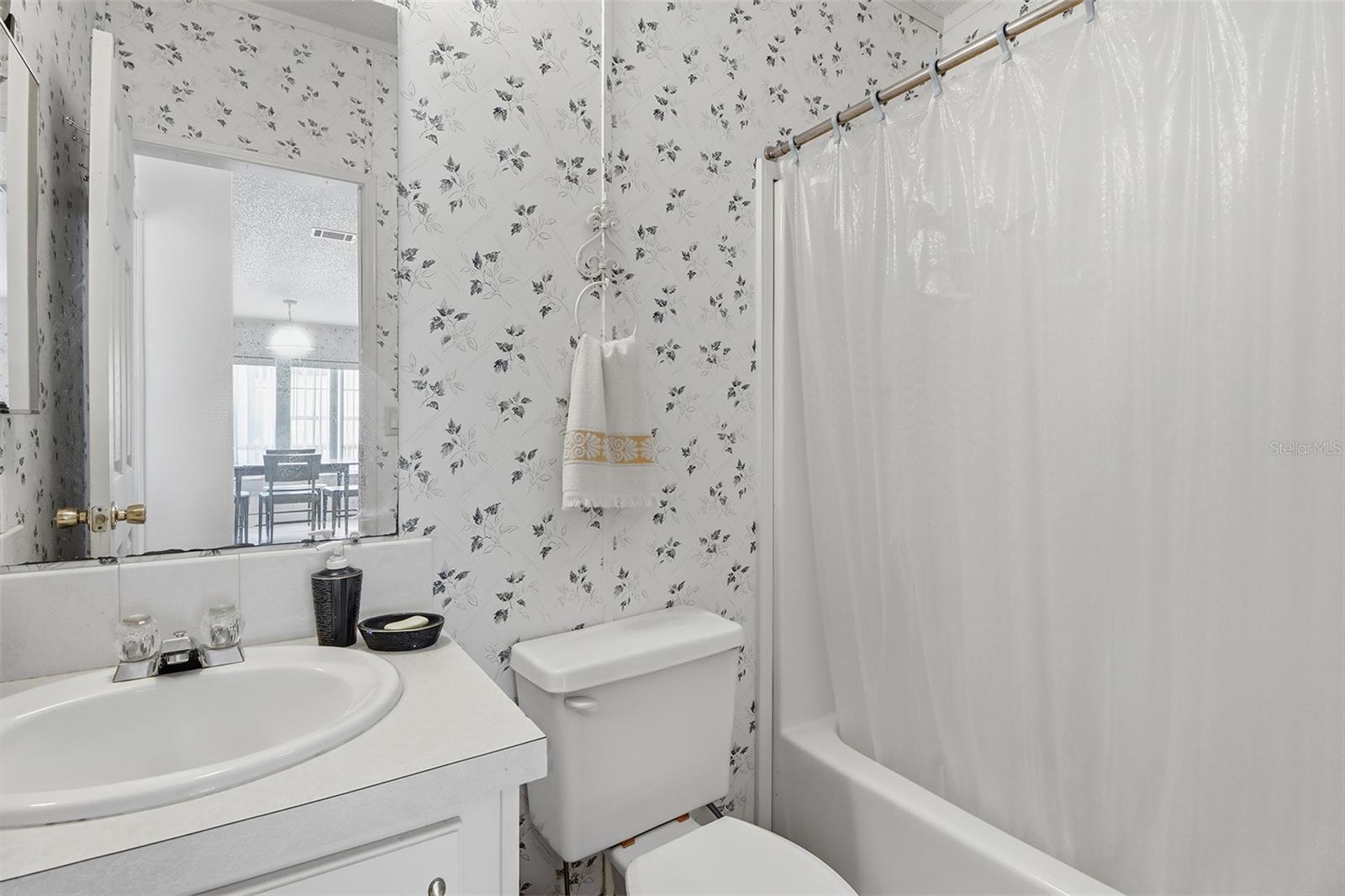 Listing photo id 21 for 16656 175th Terrace Road