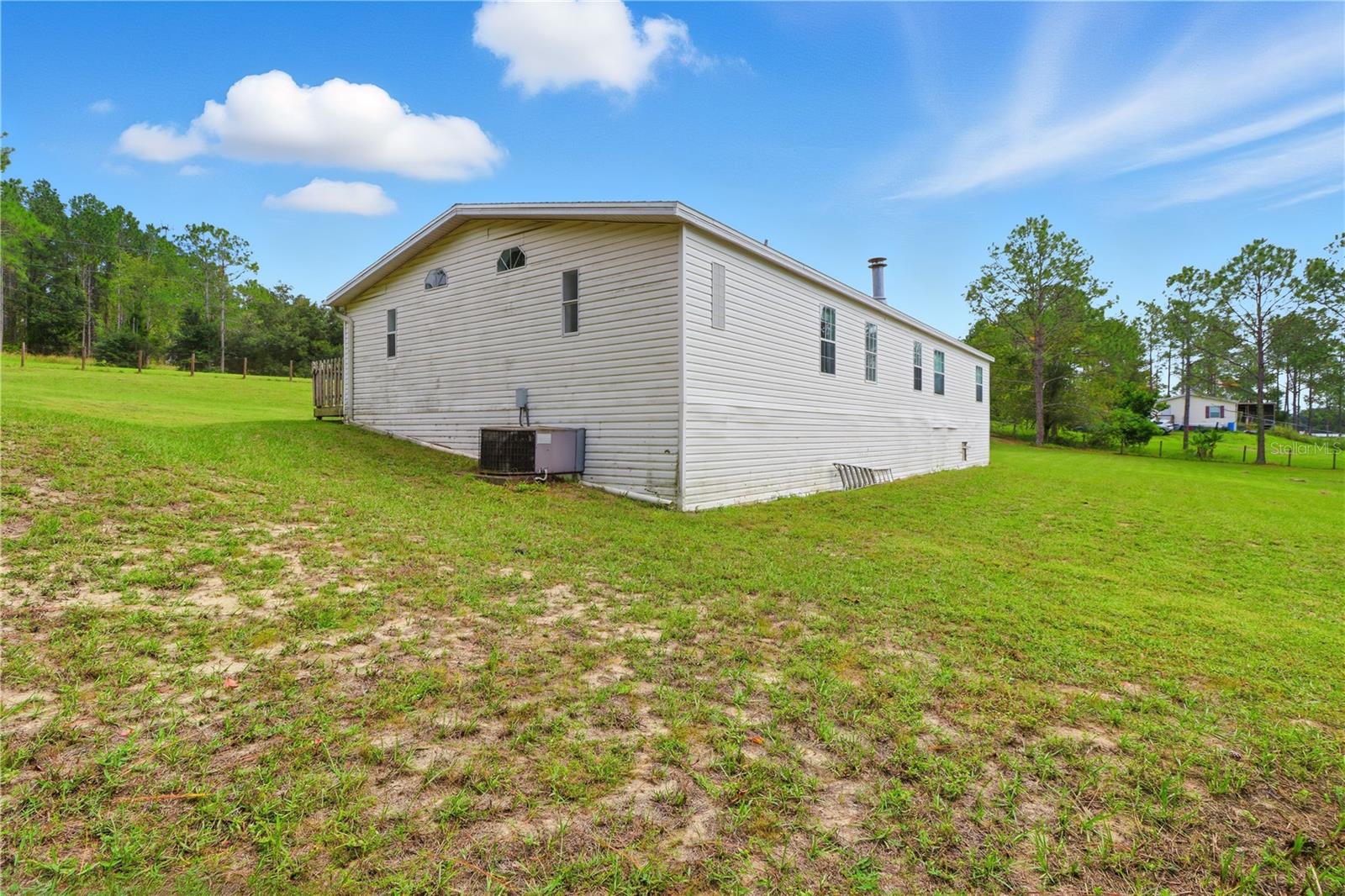 Listing photo id 35 for 16656 175th Terrace Road