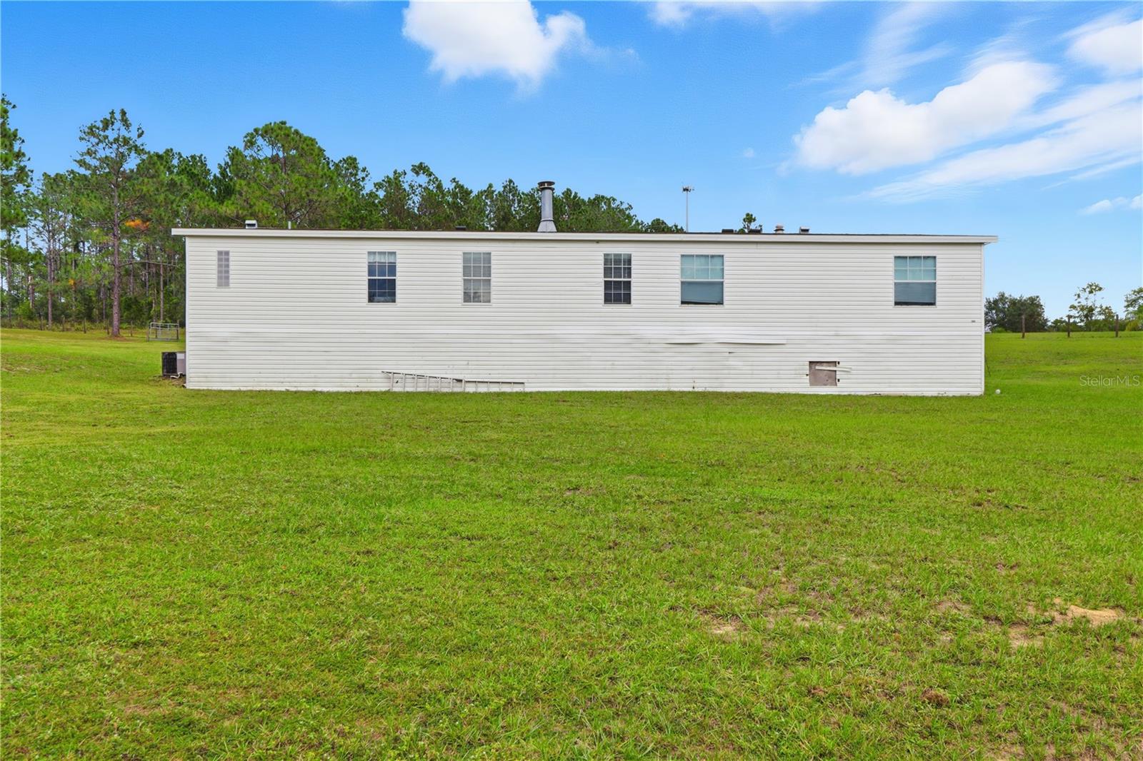 Listing photo id 36 for 16656 175th Terrace Road