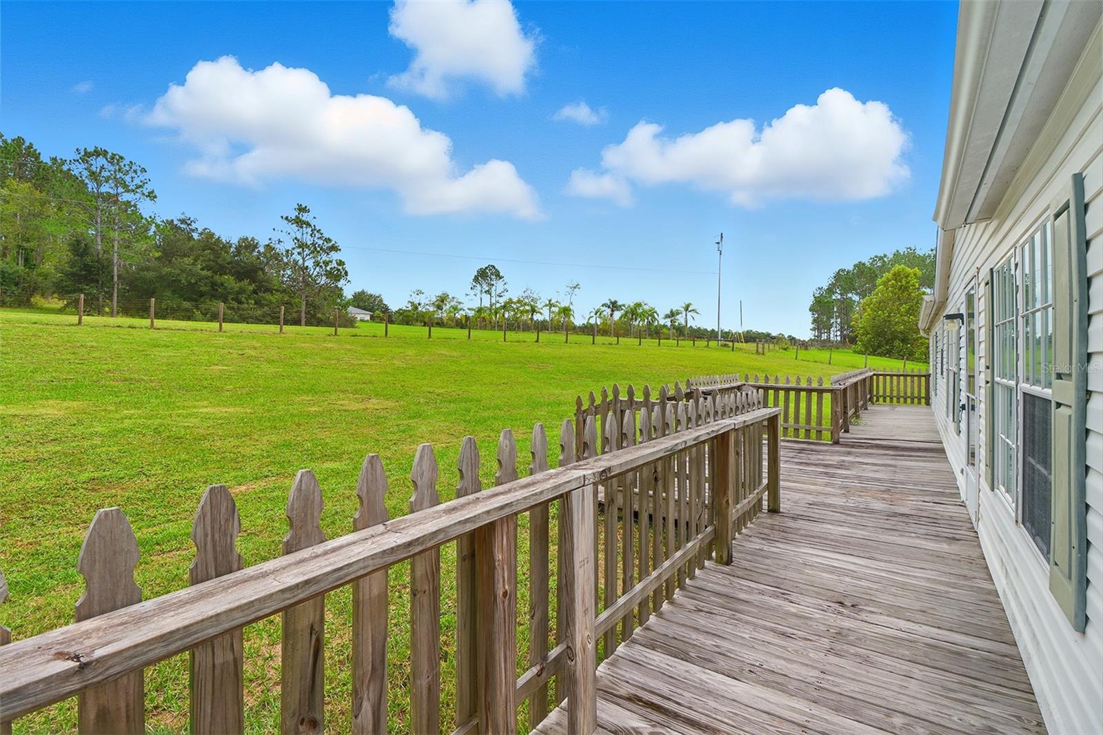 Listing photo id 4 for 16656 175th Terrace Road