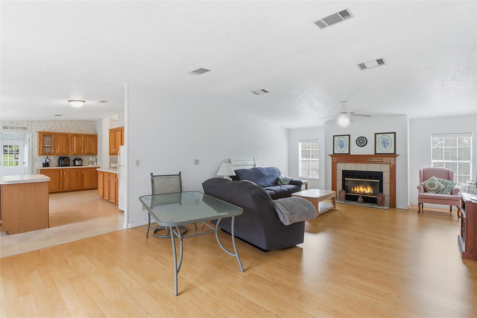 Listing photo id 5 for 16656 175th Terrace Road