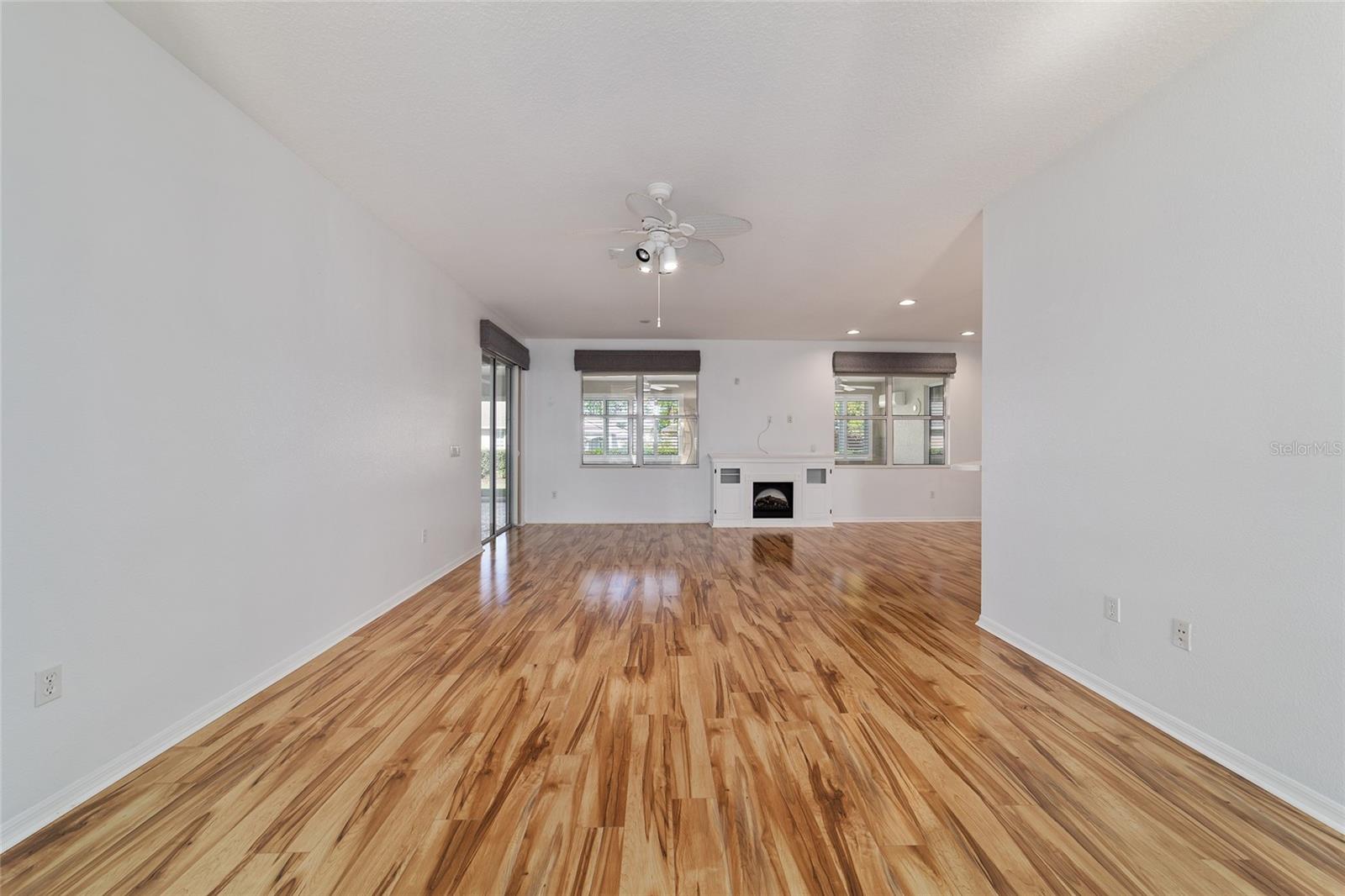 Image 4 of 31 For 8798 83rd Circle