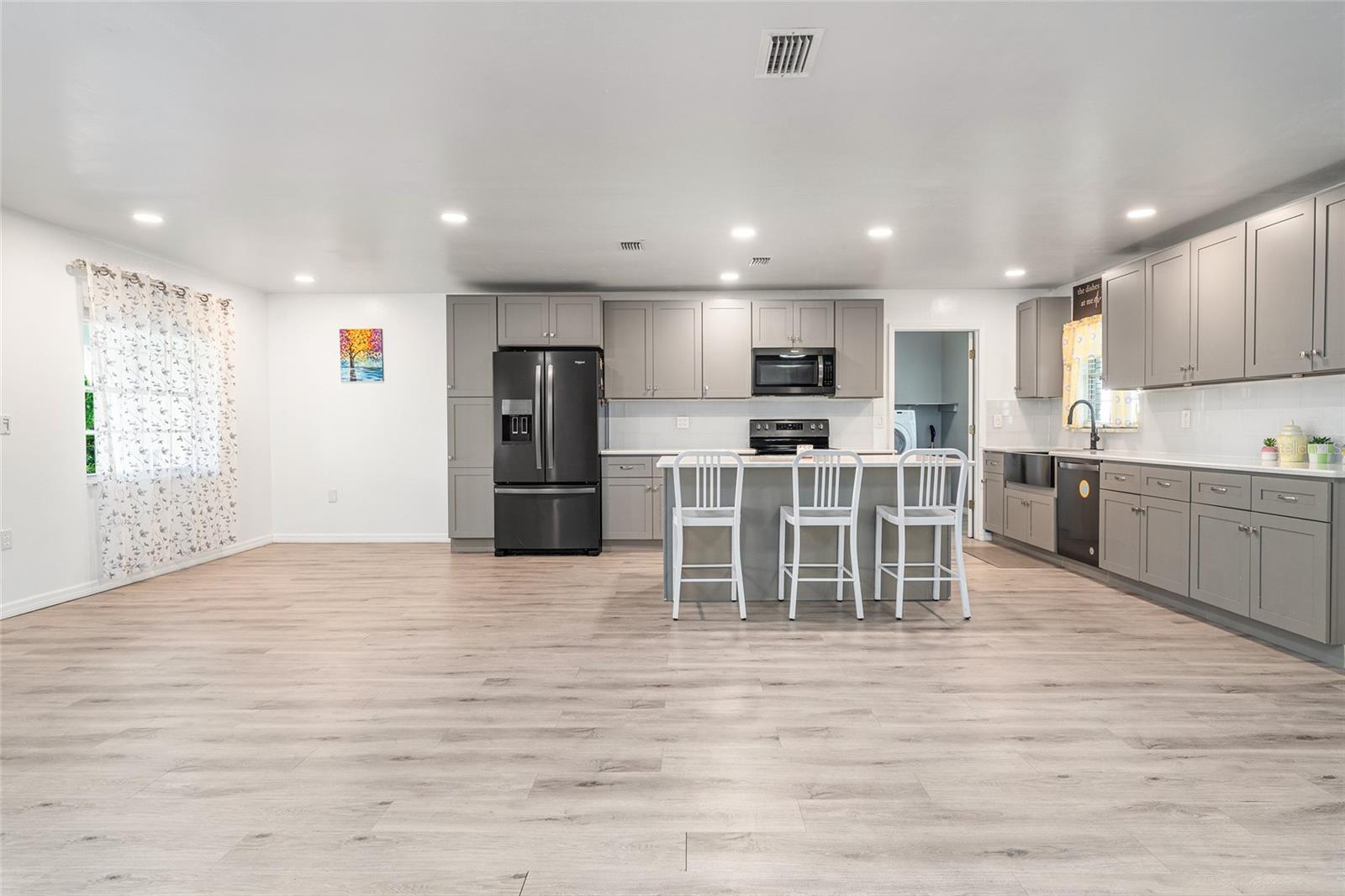 Image 11 of 49 For 15 Adams Avenue