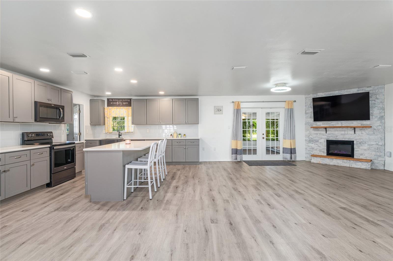 Image 17 of 49 For 15 Adams Avenue