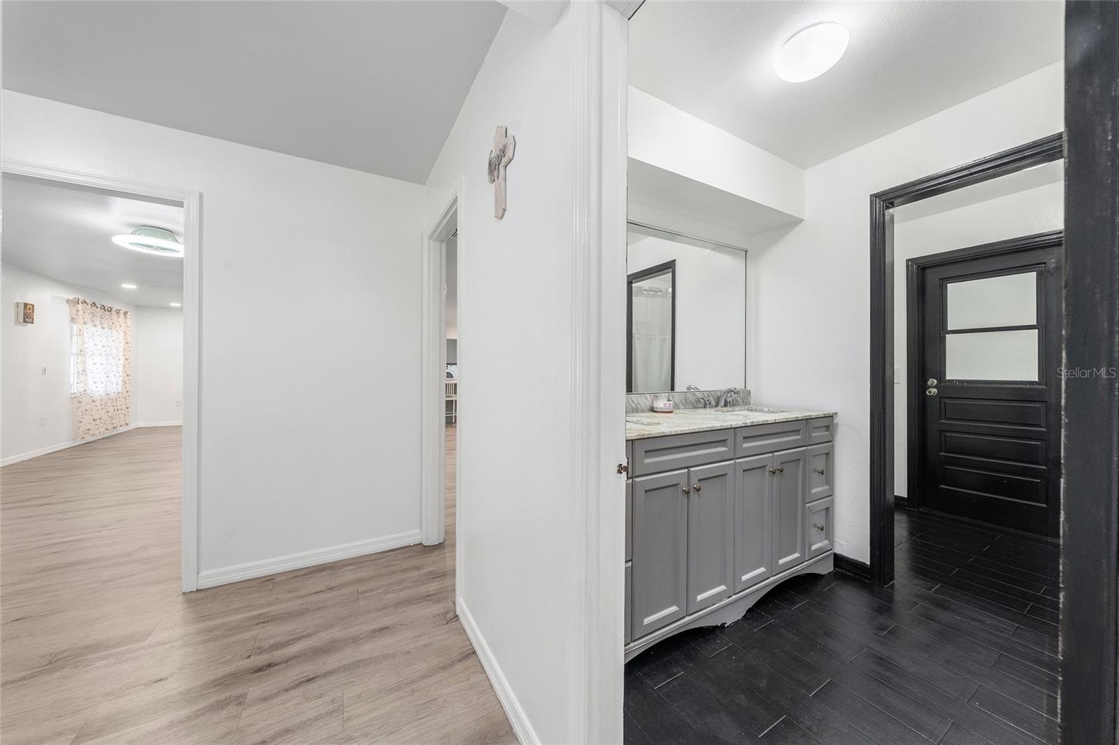 Image 19 of 49 For 15 Adams Avenue