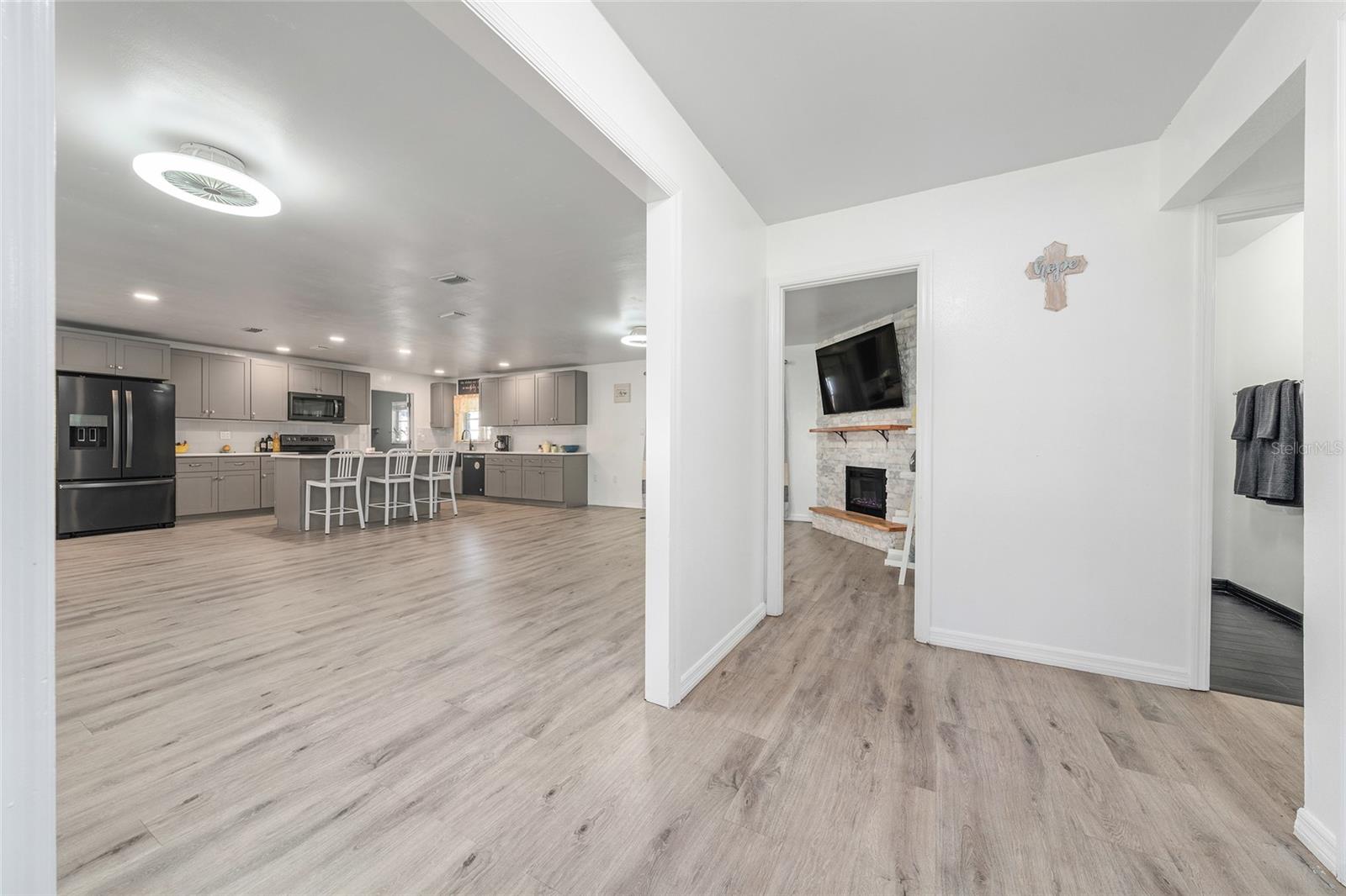 Image 2 of 49 For 15 Adams Avenue