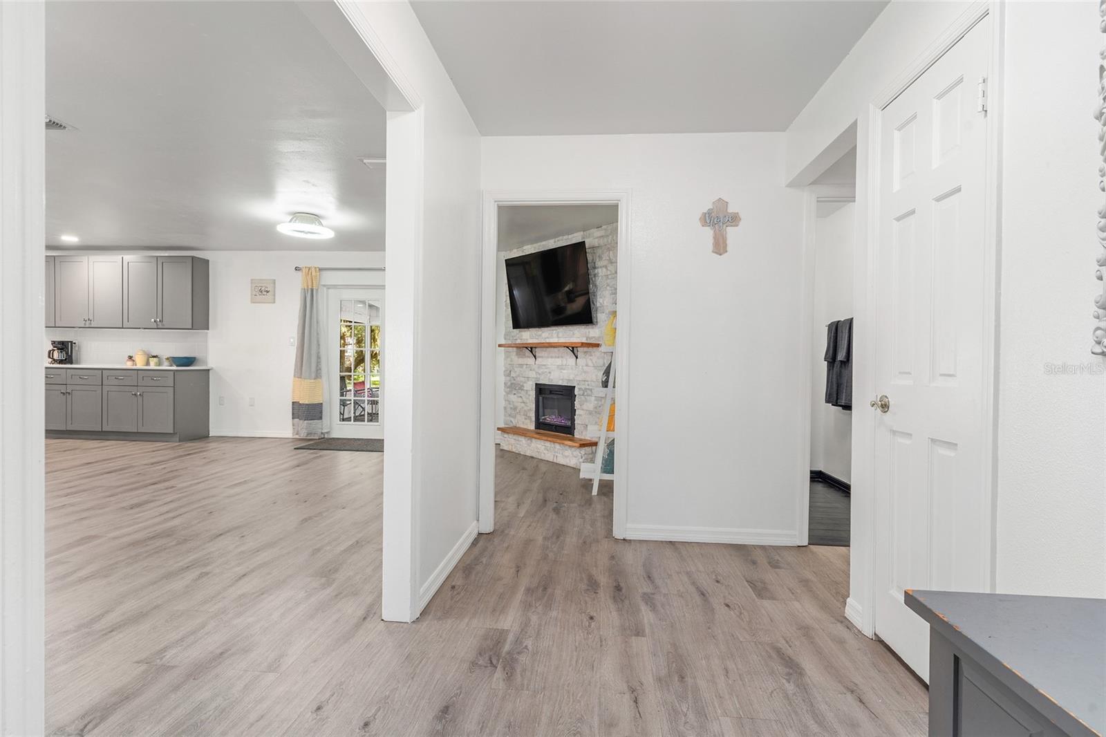 Image 3 of 49 For 15 Adams Avenue