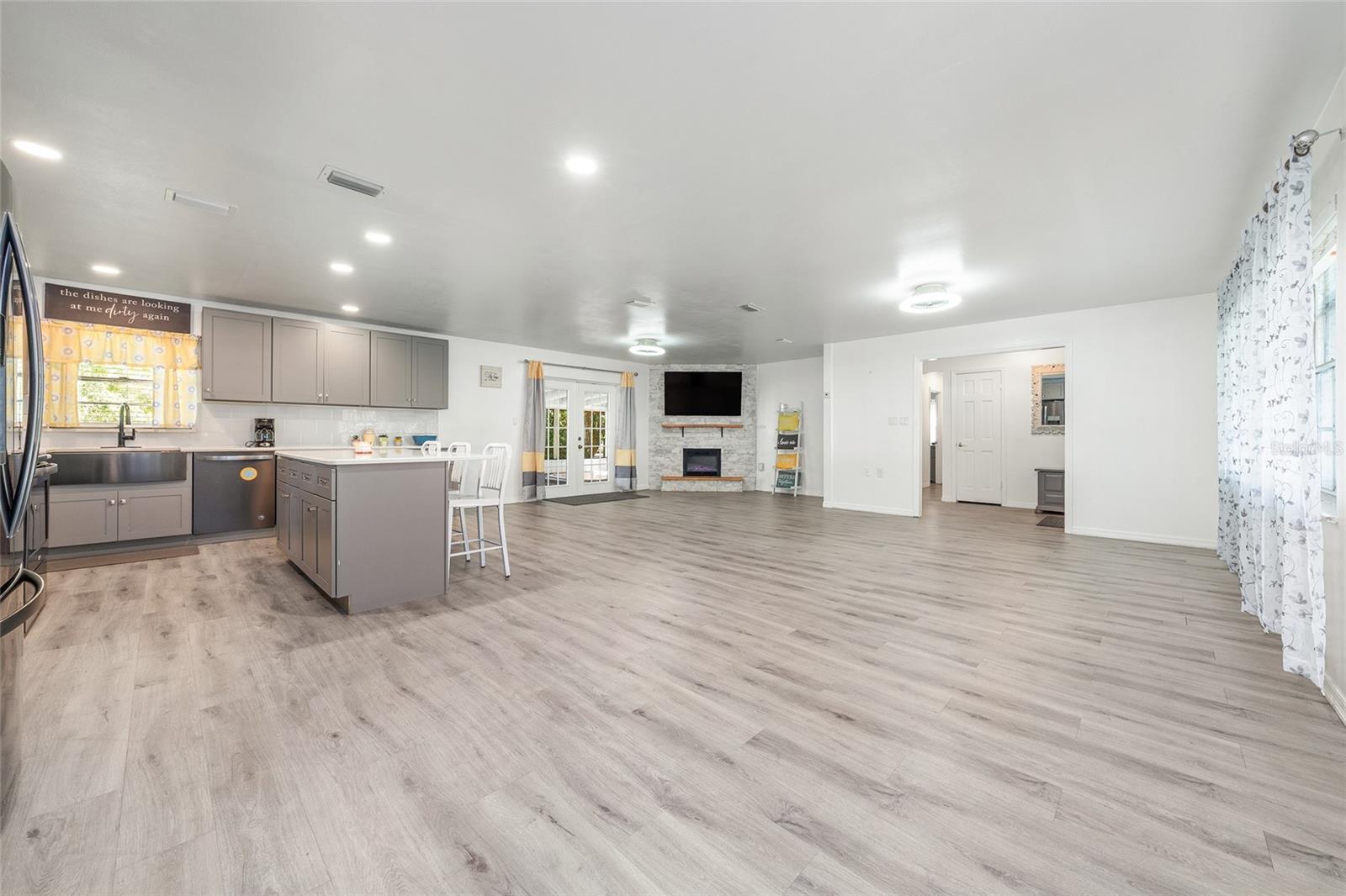 Image 6 of 49 For 15 Adams Avenue