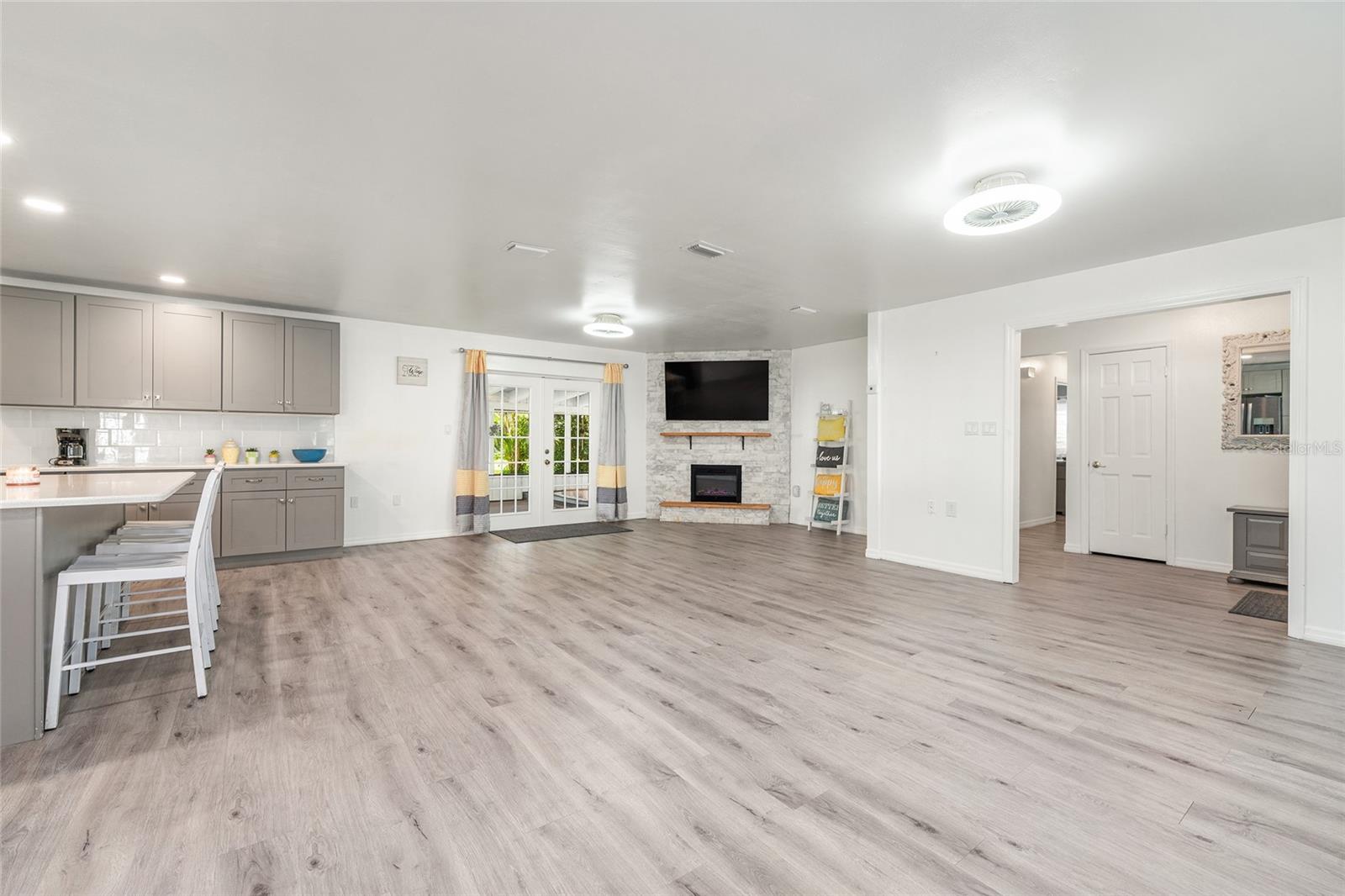 Image 7 of 49 For 15 Adams Avenue