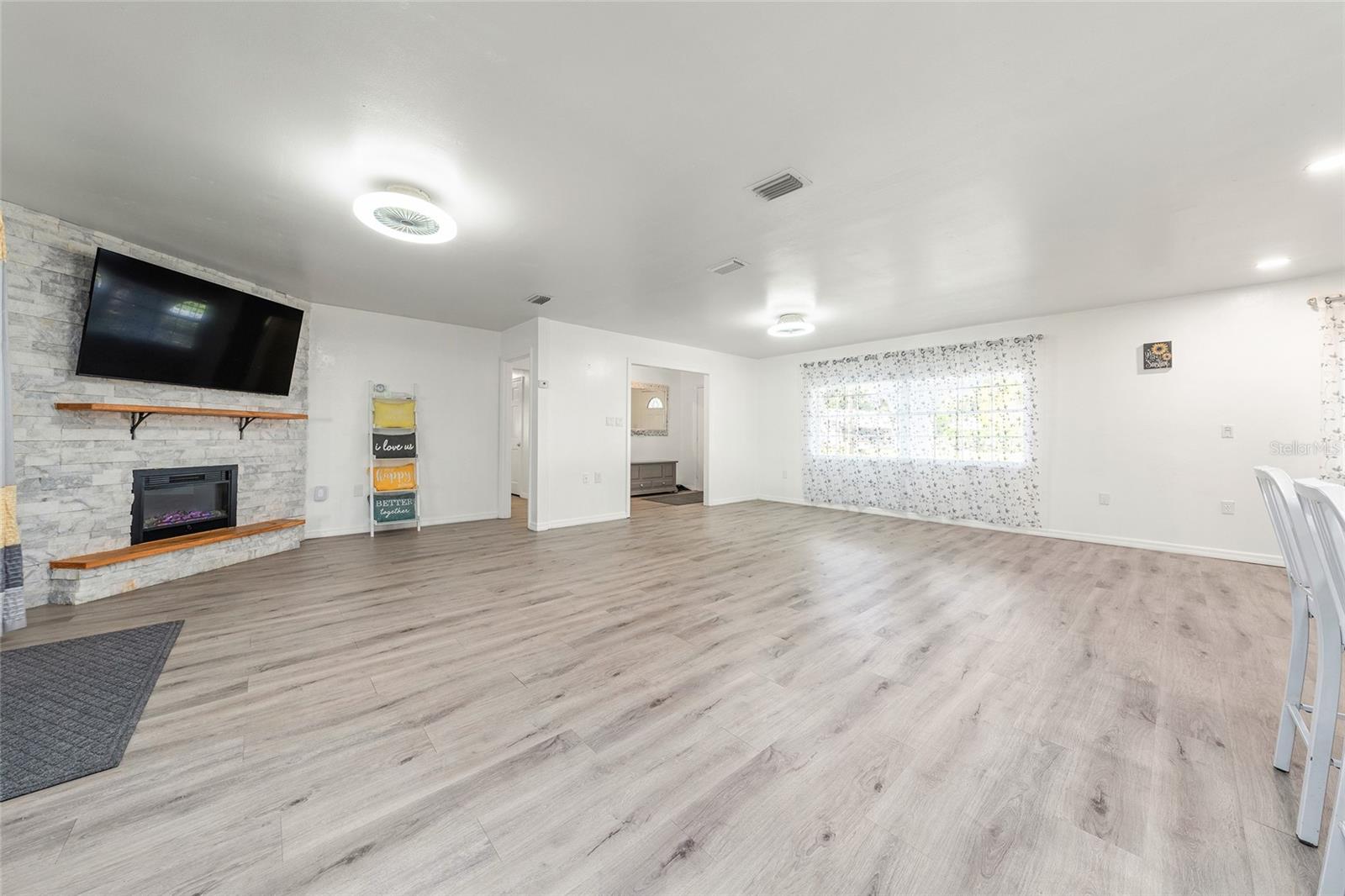 Image 9 of 49 For 15 Adams Avenue