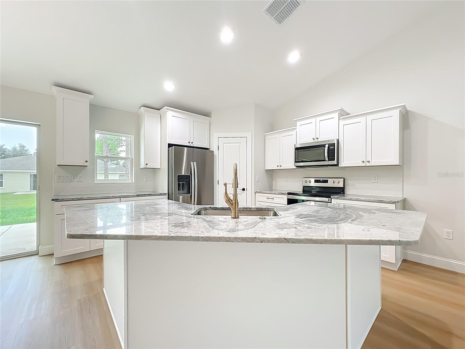 Listing photo id 15 for 6526 Earlshire Terrace