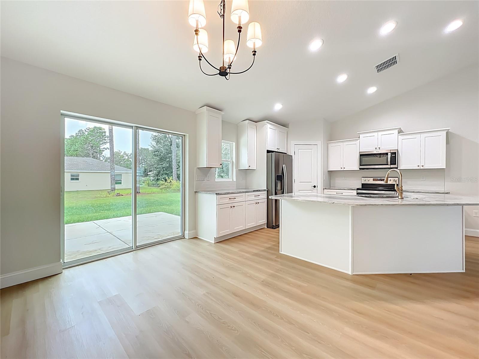 Listing photo id 17 for 6526 Earlshire Terrace