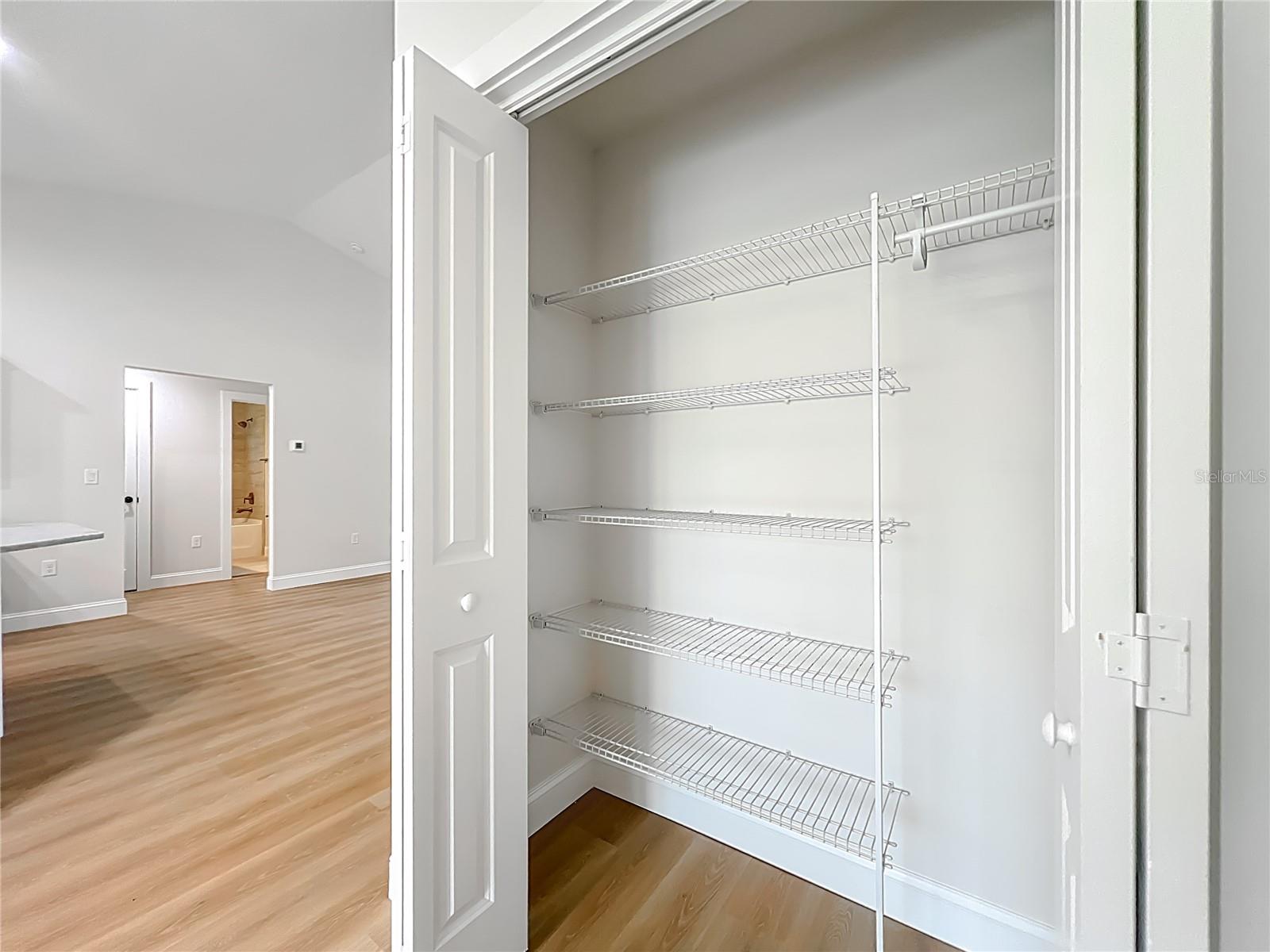 Listing photo id 18 for 6526 Earlshire Terrace