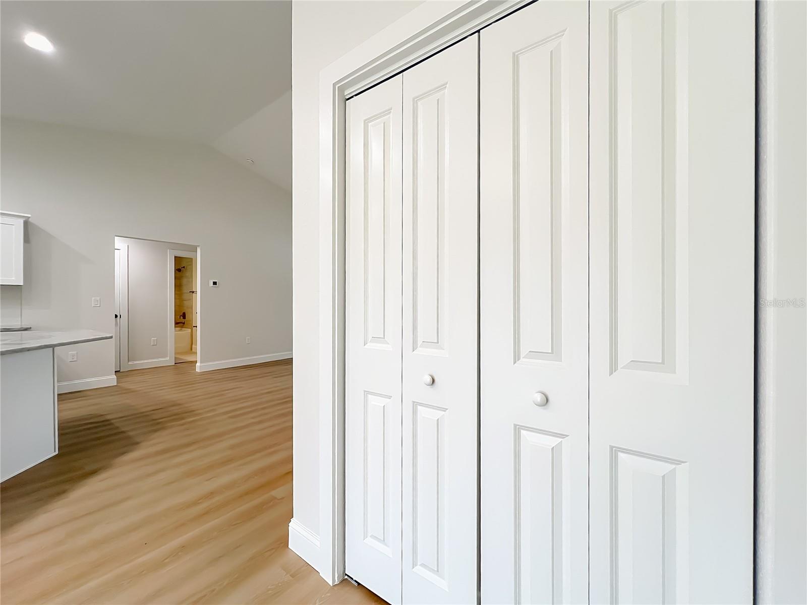 Listing photo id 19 for 6526 Earlshire Terrace