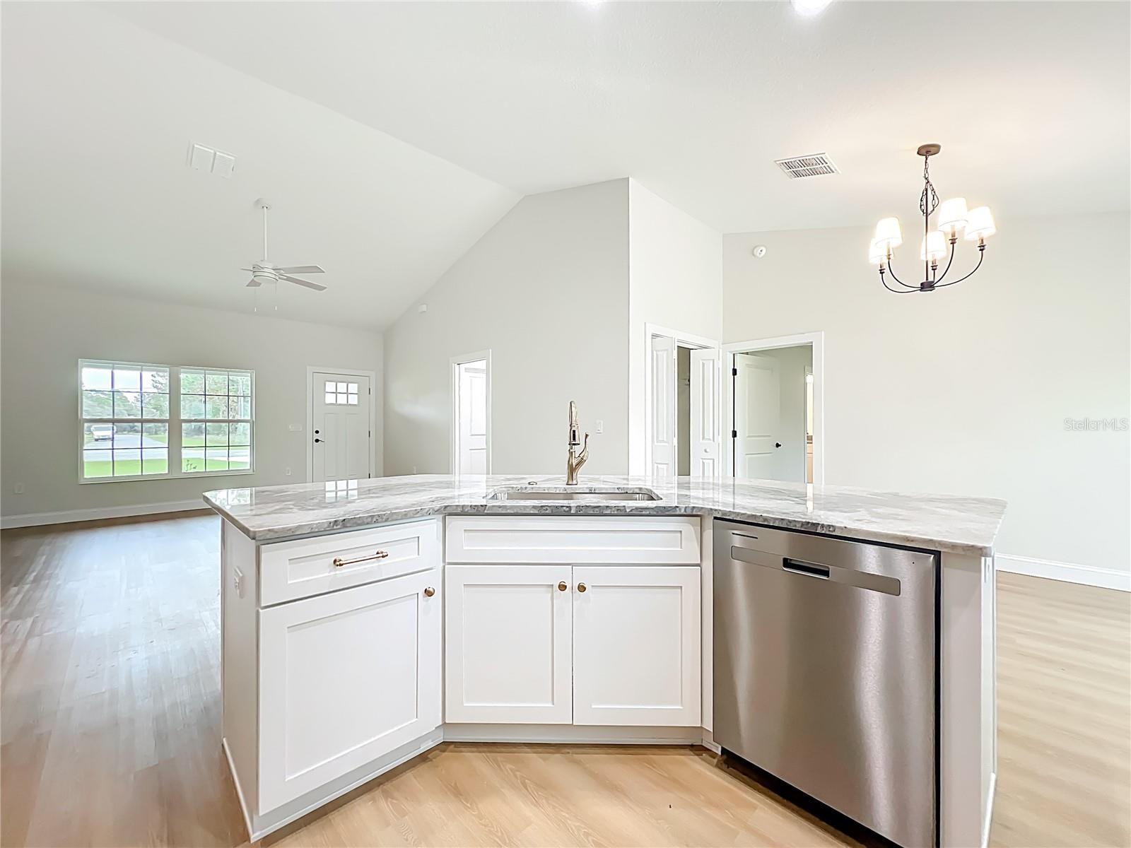 Listing photo id 25 for 6526 Earlshire Terrace