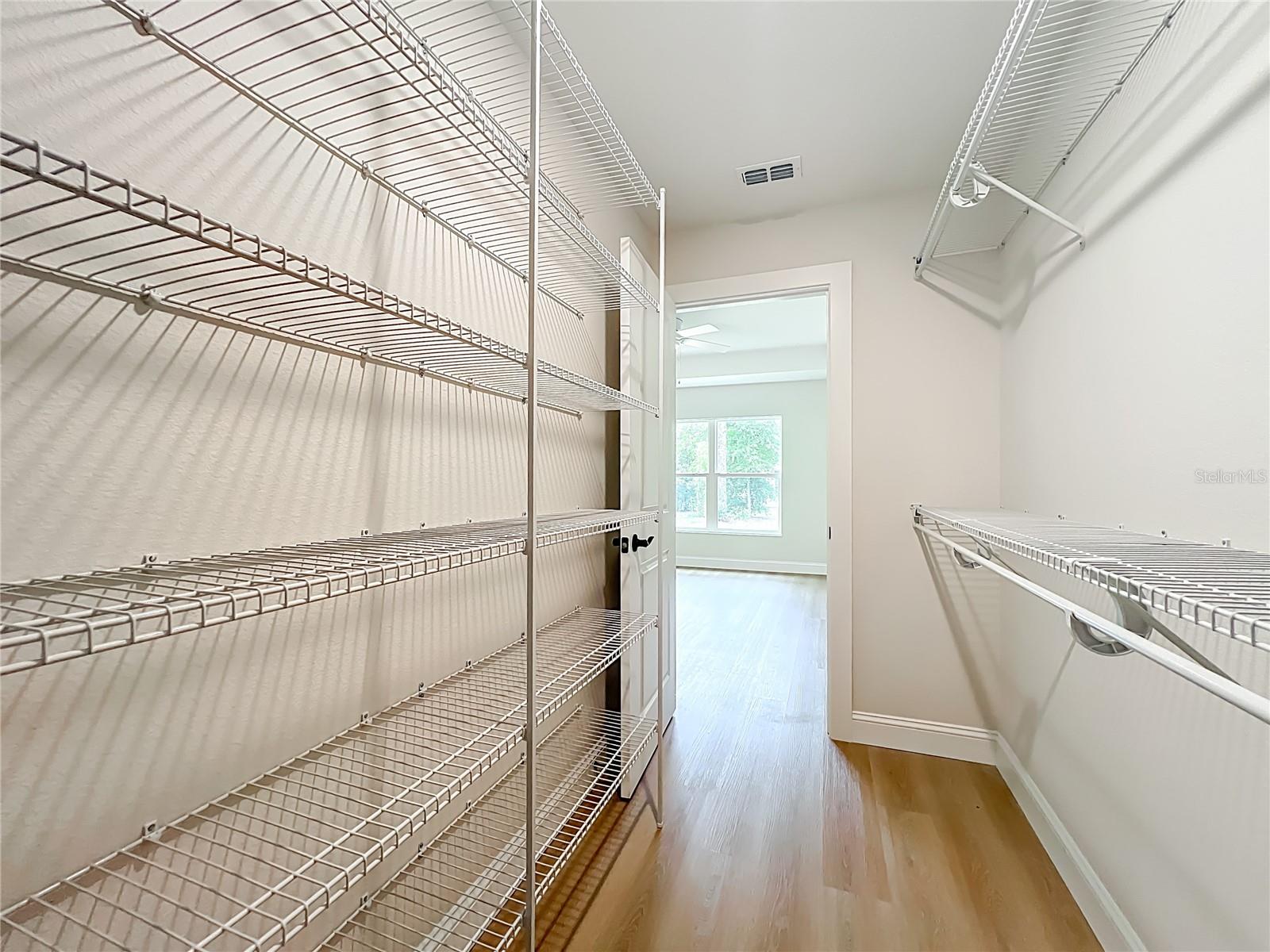 Listing photo id 41 for 6526 Earlshire Terrace