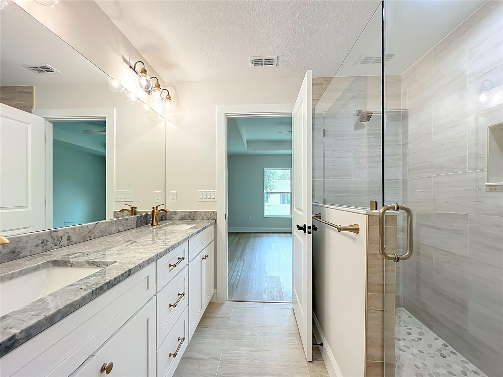 Listing photo id 44 for 6526 Earlshire Terrace