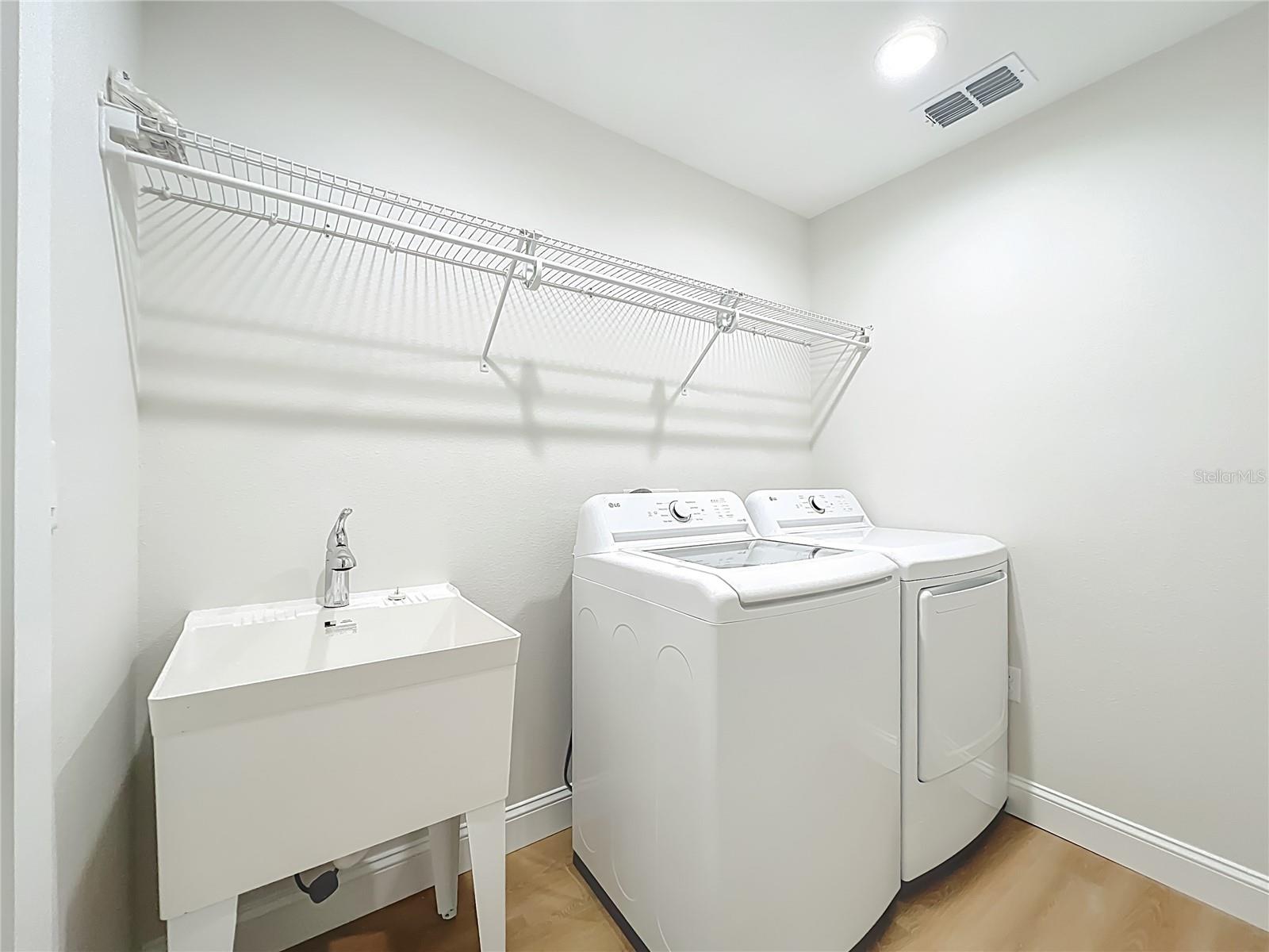 Listing photo id 46 for 6526 Earlshire Terrace