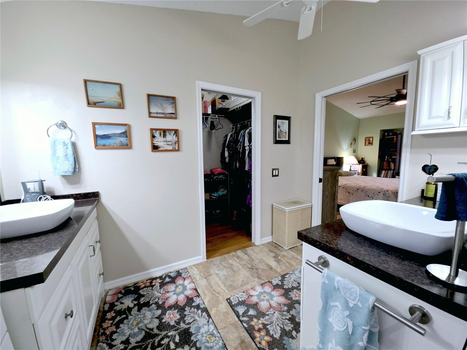 Listing photo id 11 for 10085 Blackburn Street