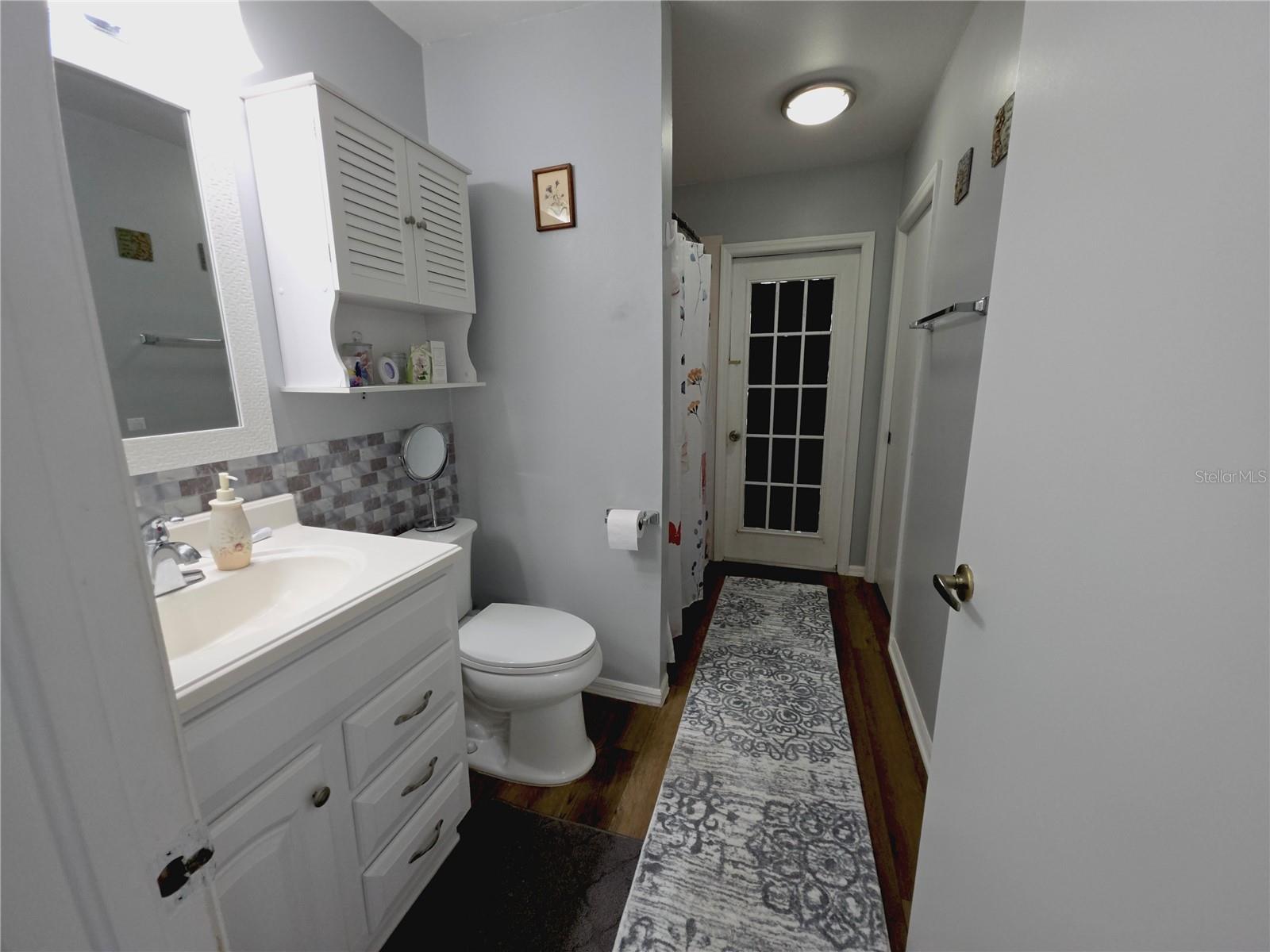 Listing photo id 17 for 10085 Blackburn Street