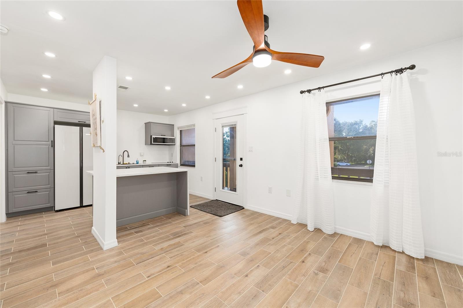 Image 11 of 22 For 2437 6th Street 14