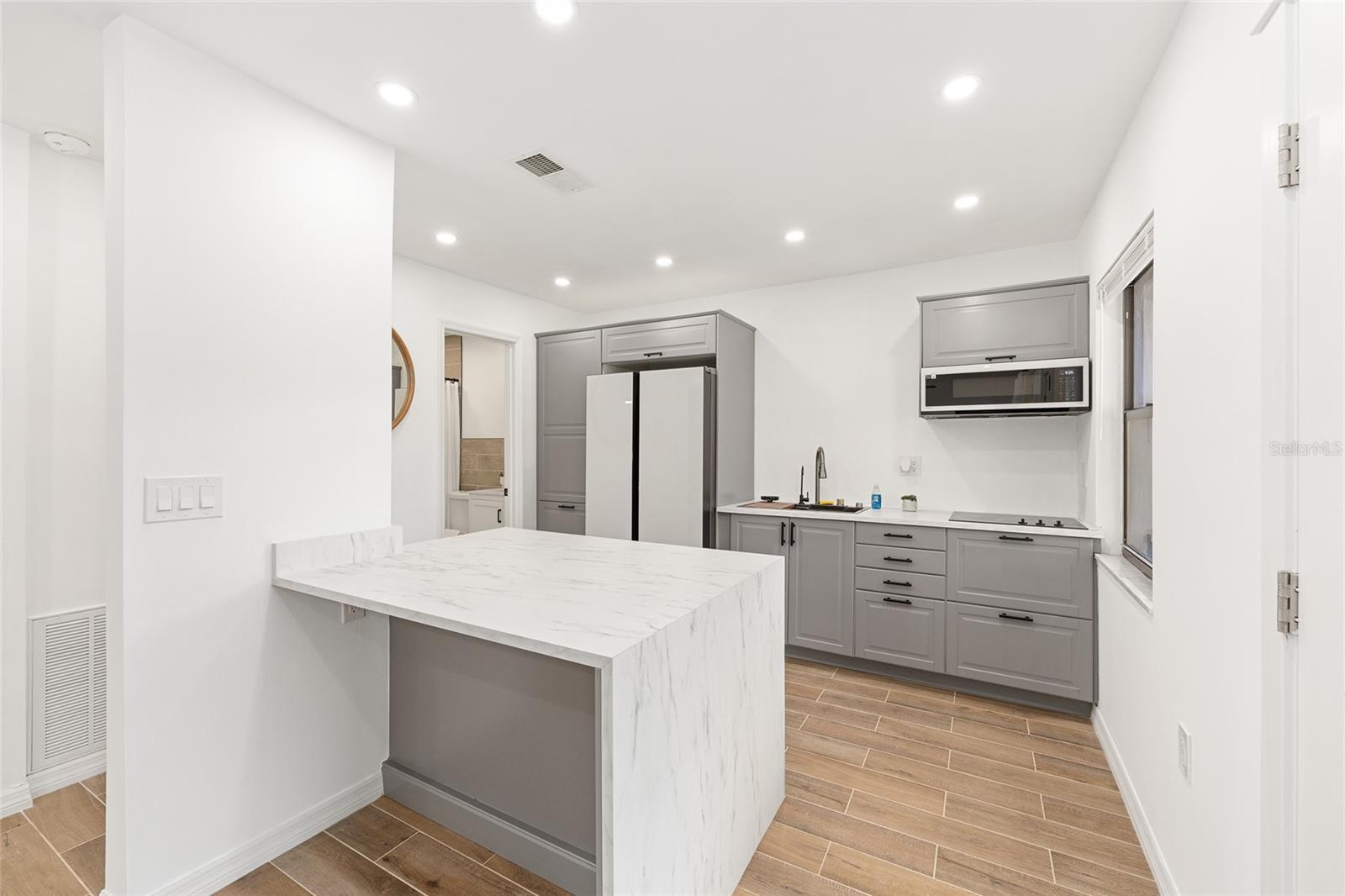 Image 12 of 22 For 2437 6th Street 14