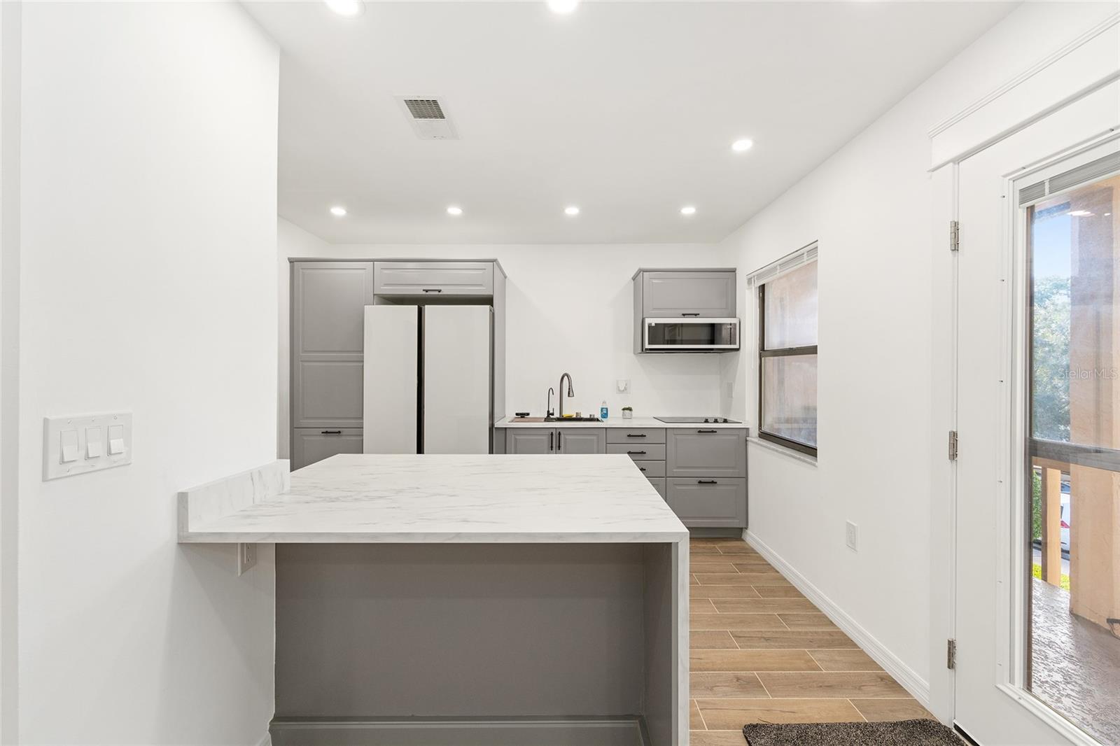 Image 13 of 22 For 2437 6th Street 14
