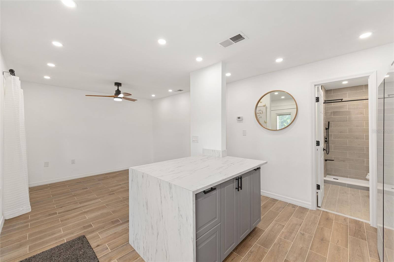 Image 15 of 22 For 2437 6th Street 14