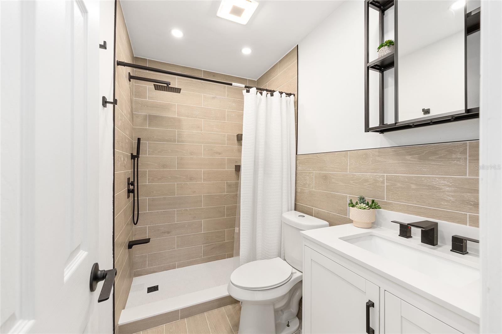 Image 16 of 22 For 2437 6th Street 14