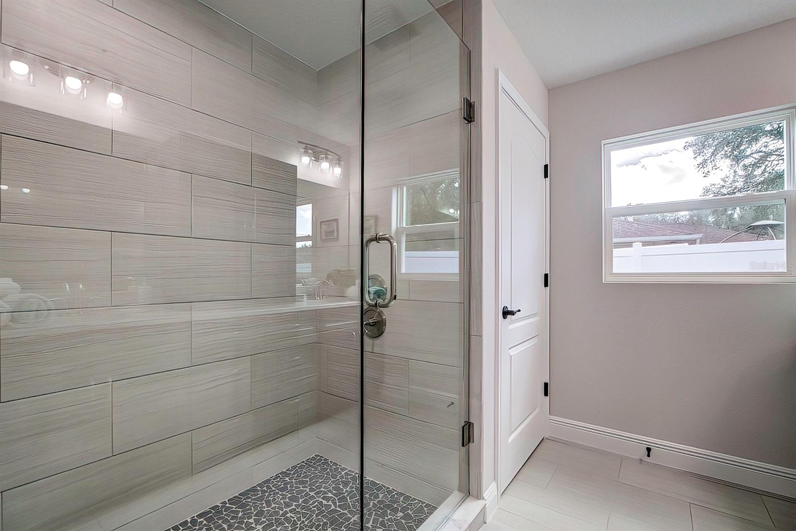 Listing photo id 10 for 2143 Hampshire Boulevard