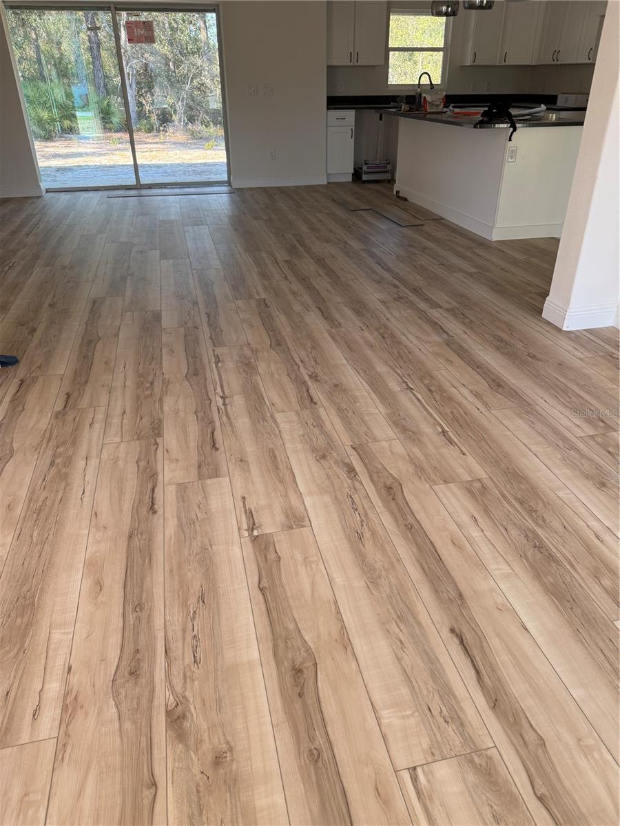 Listing photo id 15 for 2143 Hampshire Boulevard